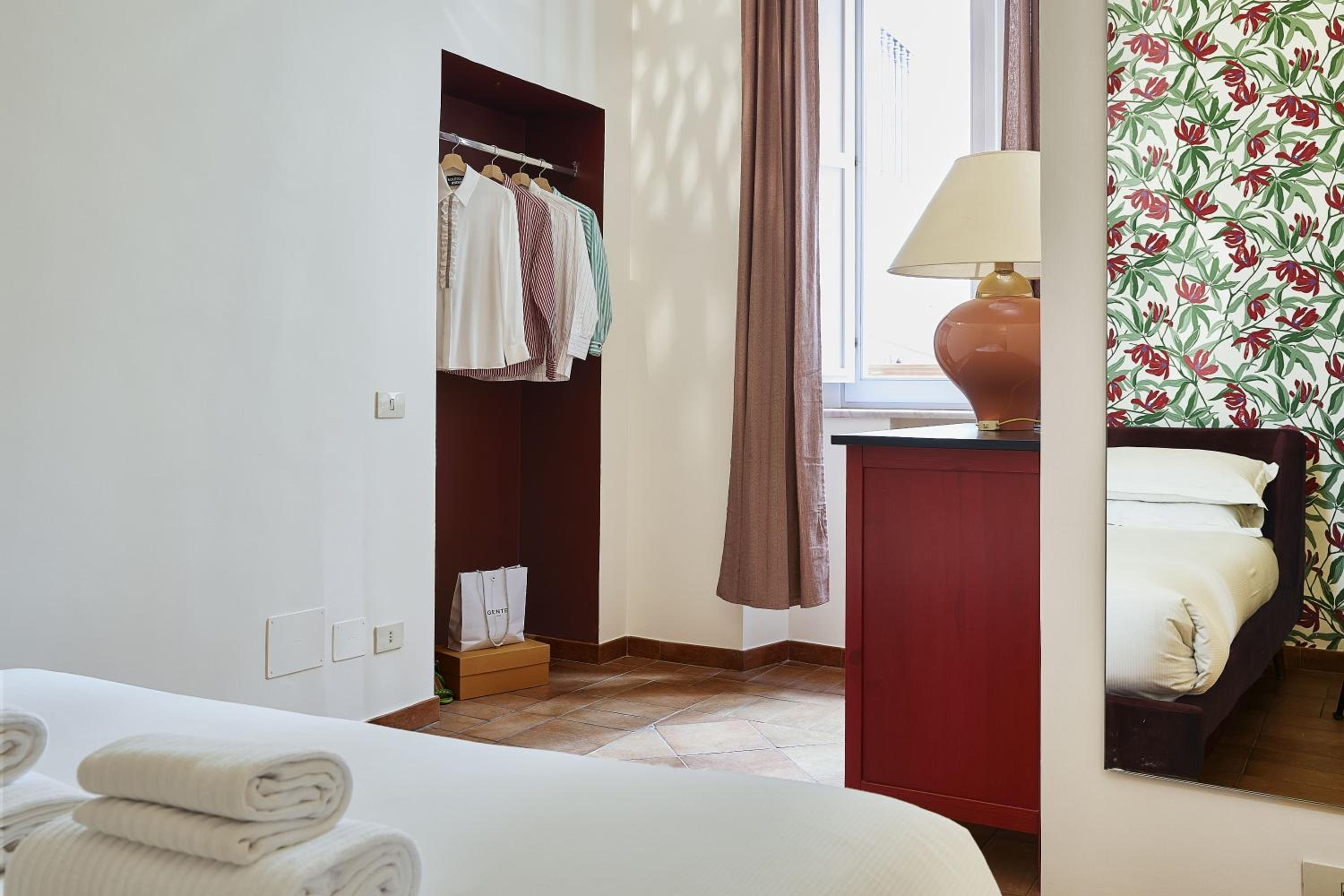 TrastevereHome - Elegant Apartment Near Navona Square