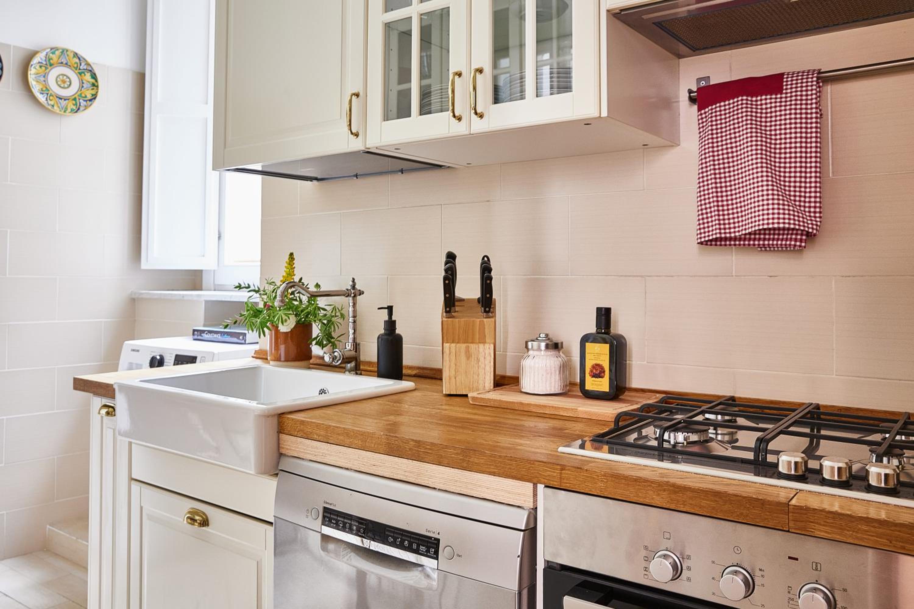 TrastevereHome - Elegant Apartment Near Navona Square