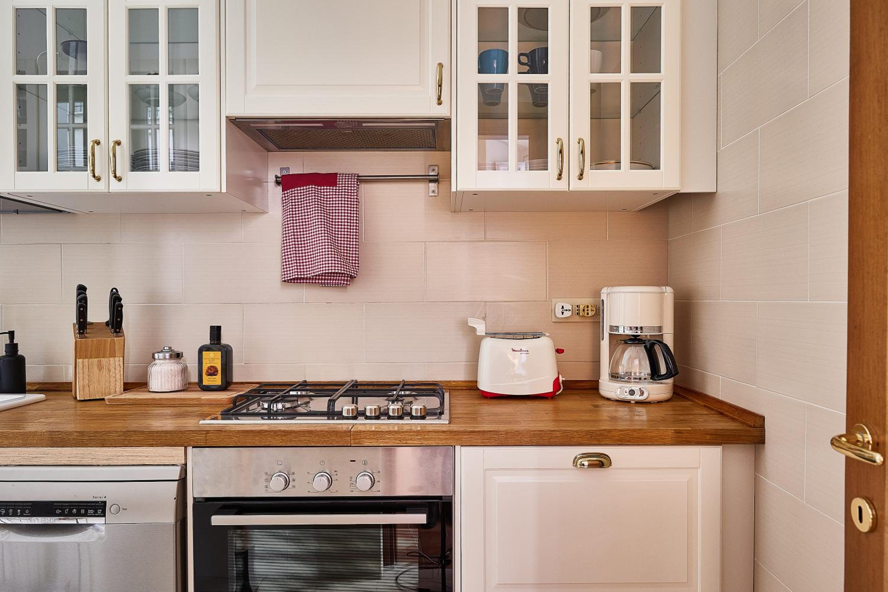 TrastevereHome - Elegant Apartment Near Navona Square