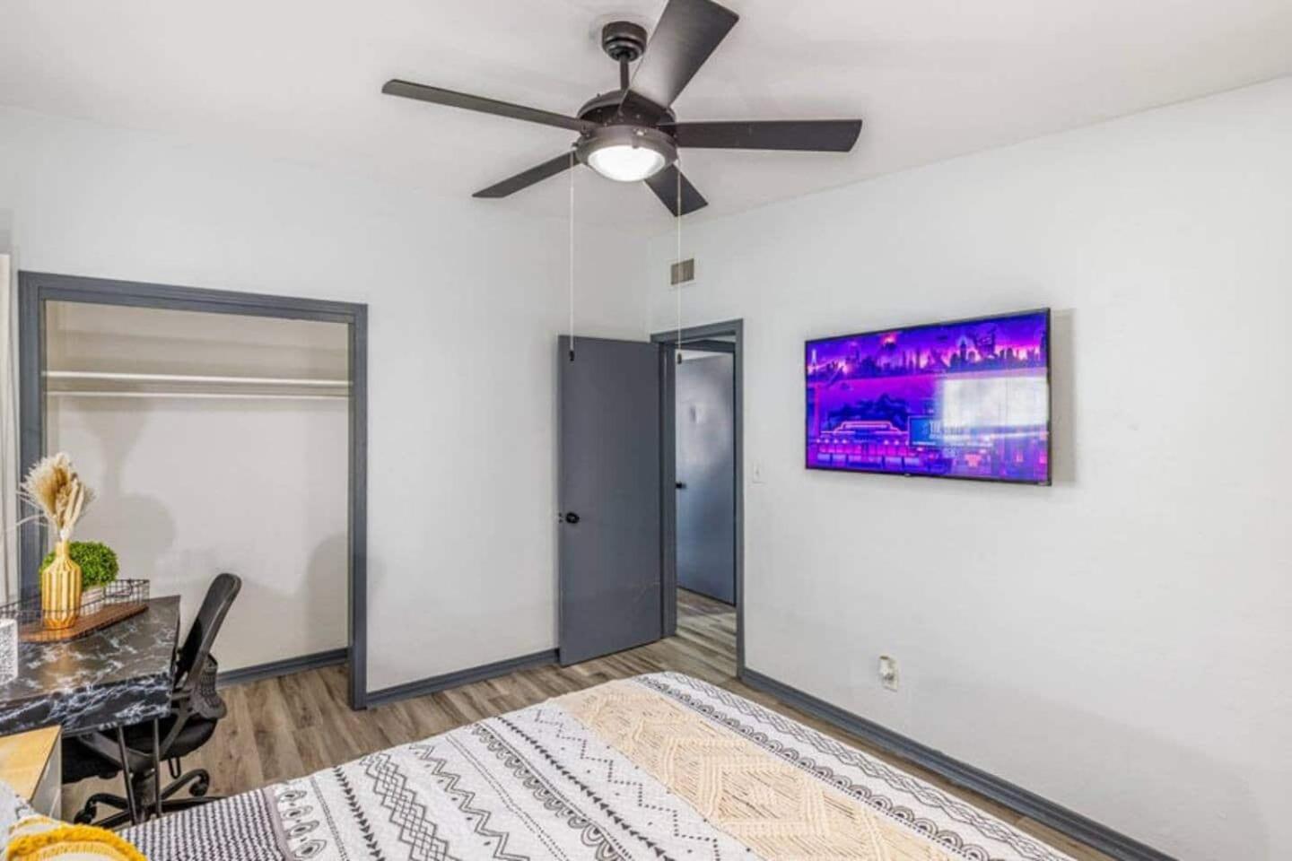 Magical 3BR Orlando Getaway Kitchen Near Parks