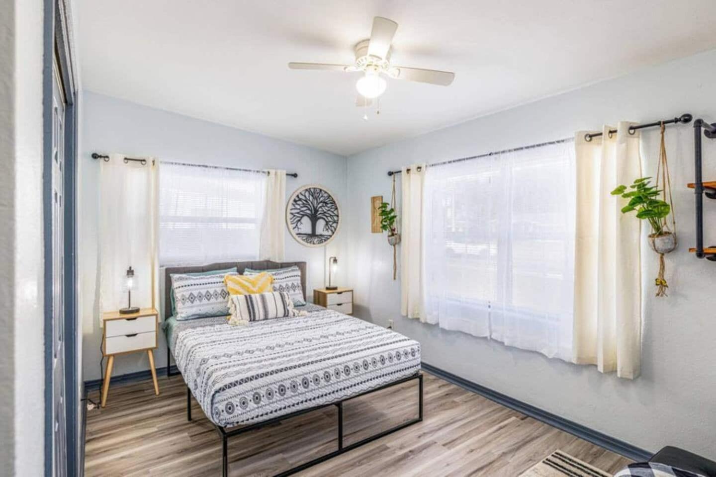 Magical 3BR Orlando Getaway Kitchen Near Parks