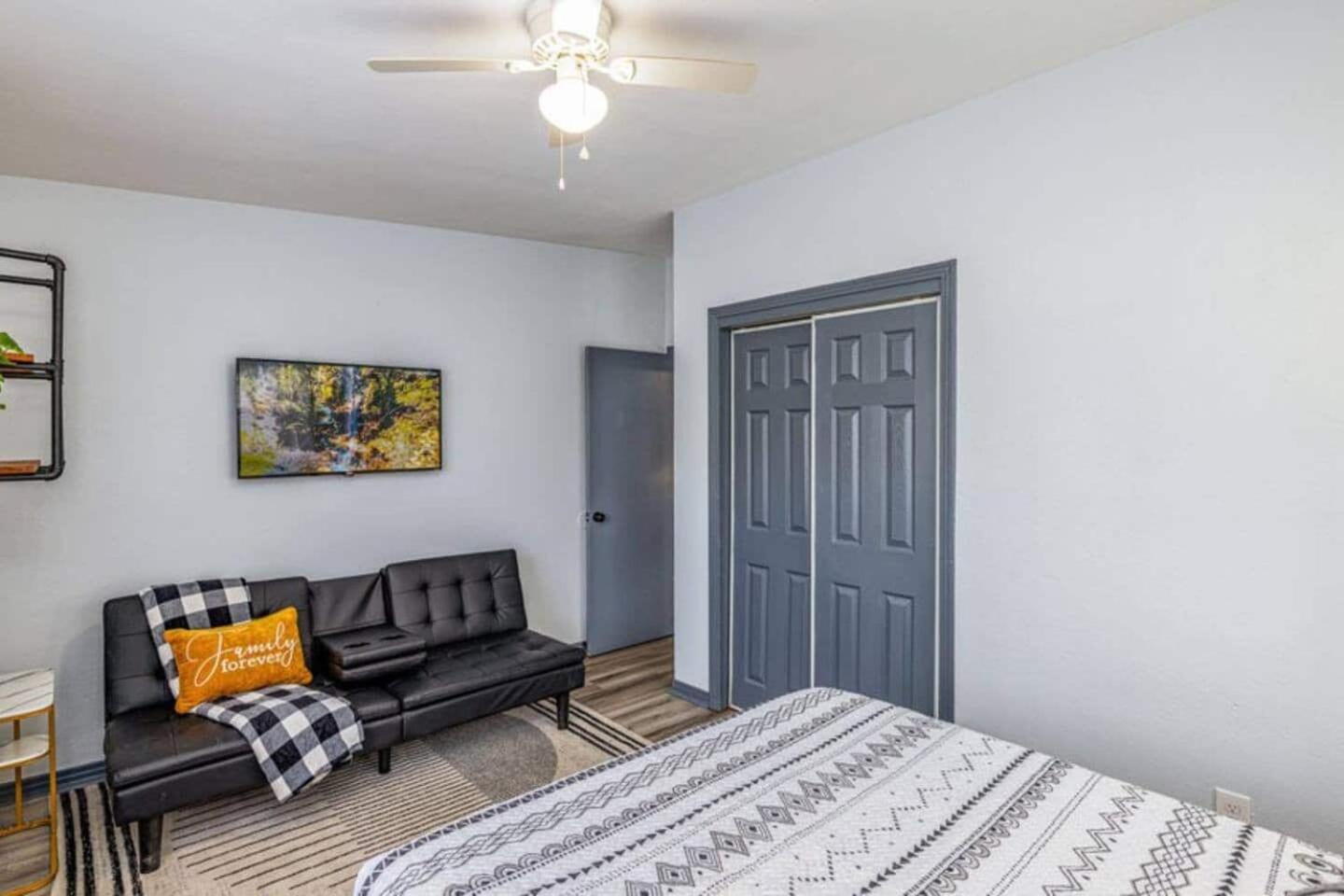 Magical 3BR Orlando Getaway Kitchen Near Parks