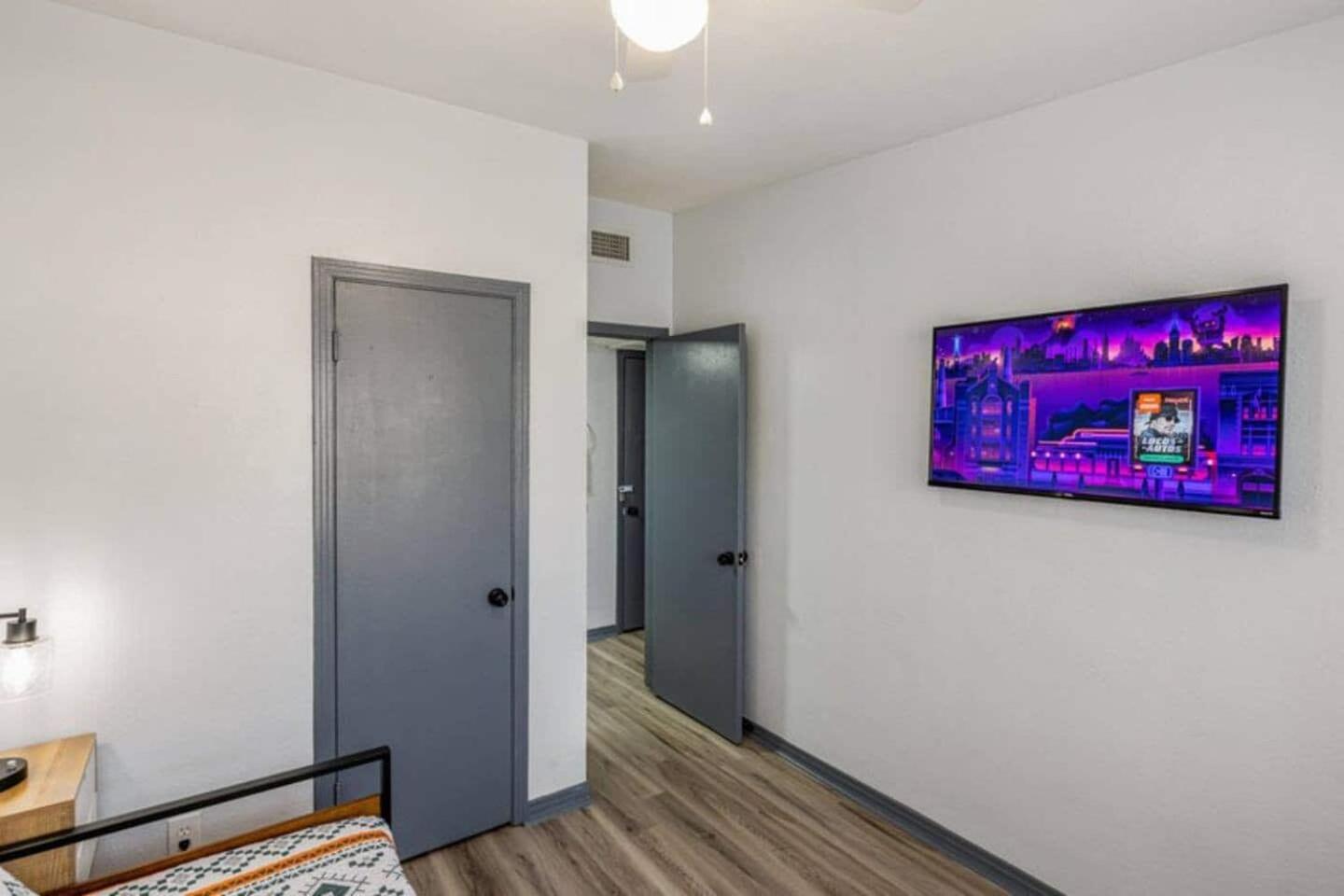 Magical 3BR Orlando Getaway Kitchen Near Parks