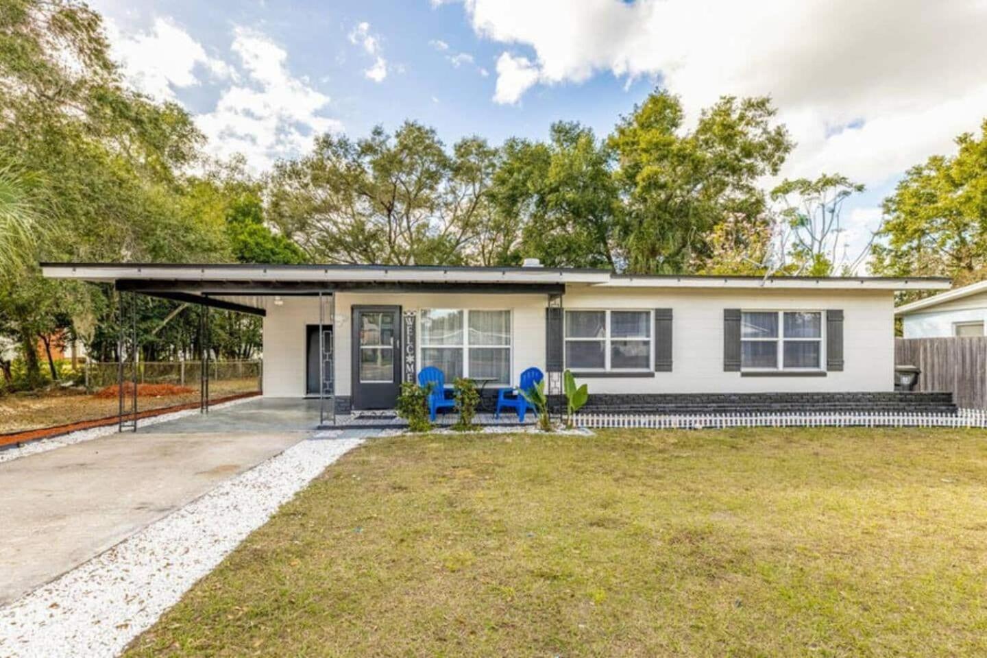 Magical 3BR Orlando Getaway Kitchen Near Parks