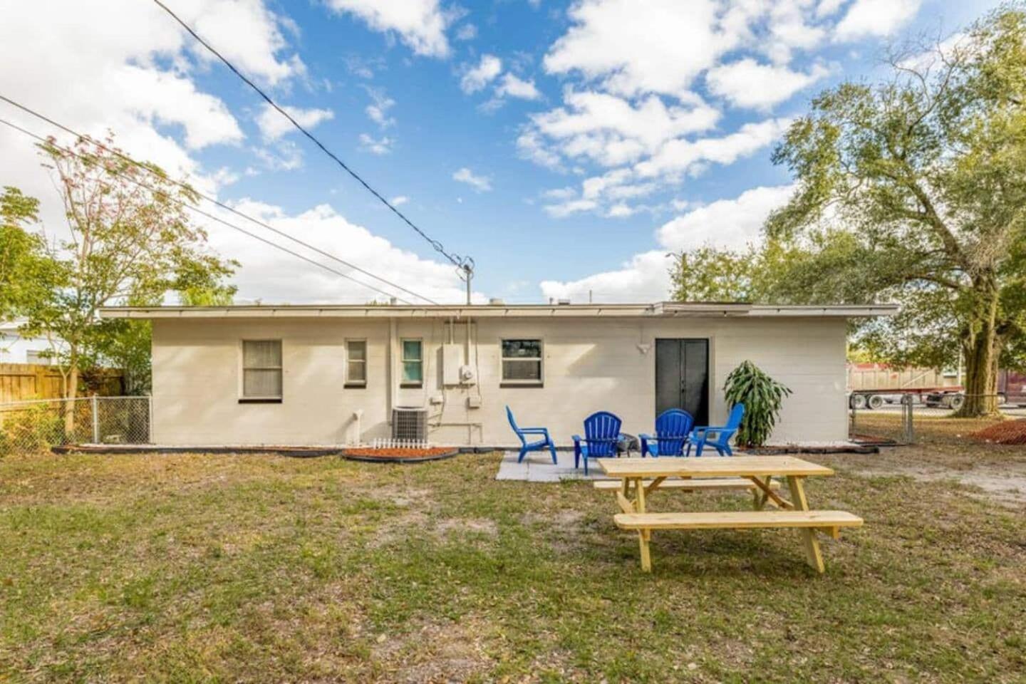 Magical 3BR Orlando Getaway Kitchen Near Parks