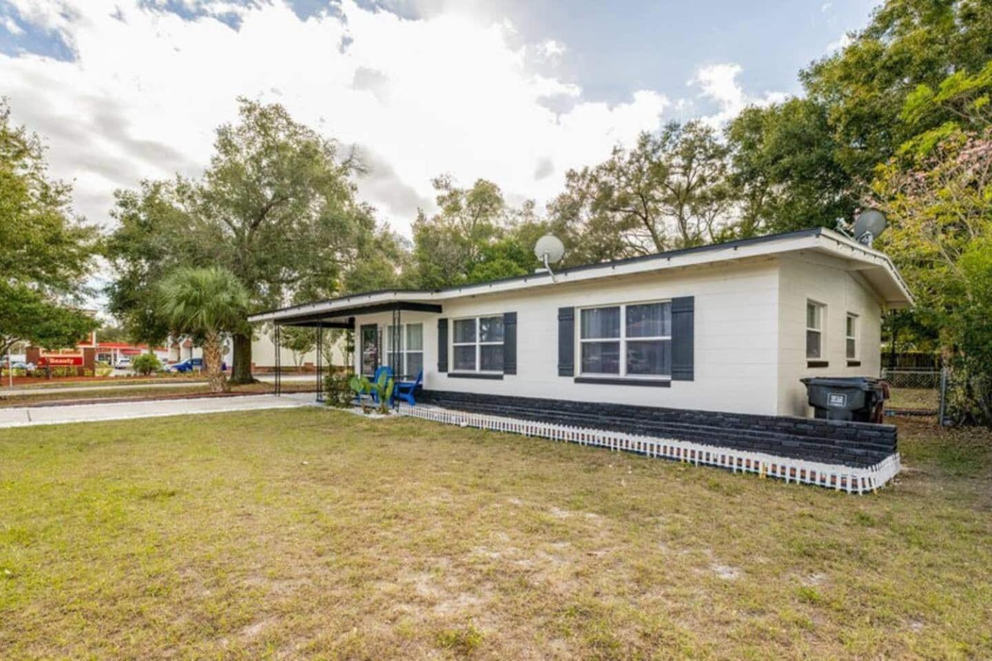 Magical 3BR Orlando Getaway Kitchen Near Parks