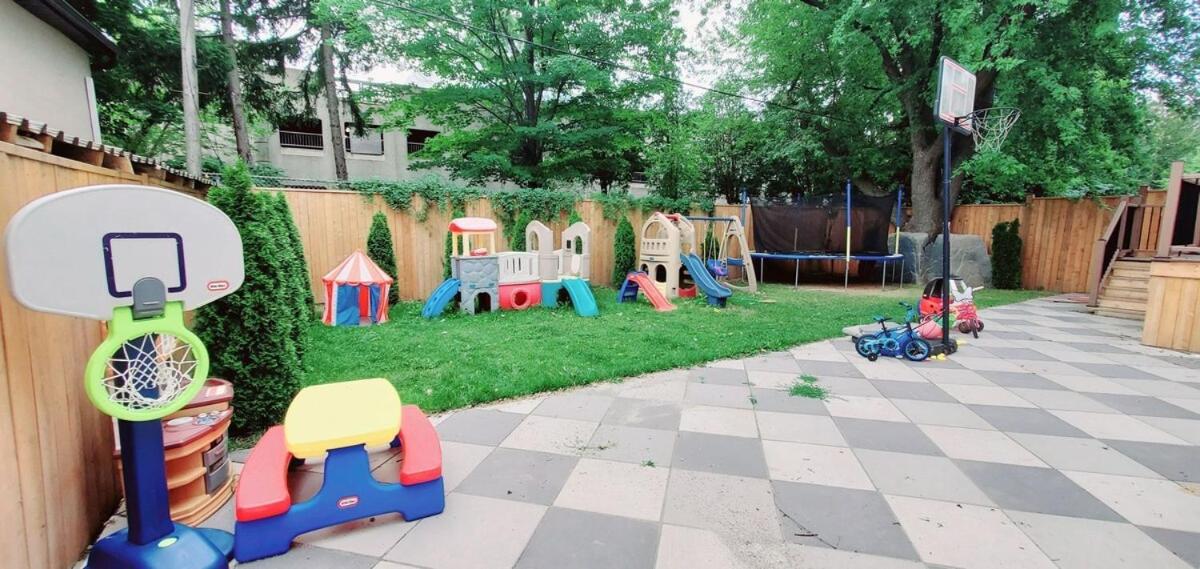 Comfortable Room in Toronto next to Yorkdale mall