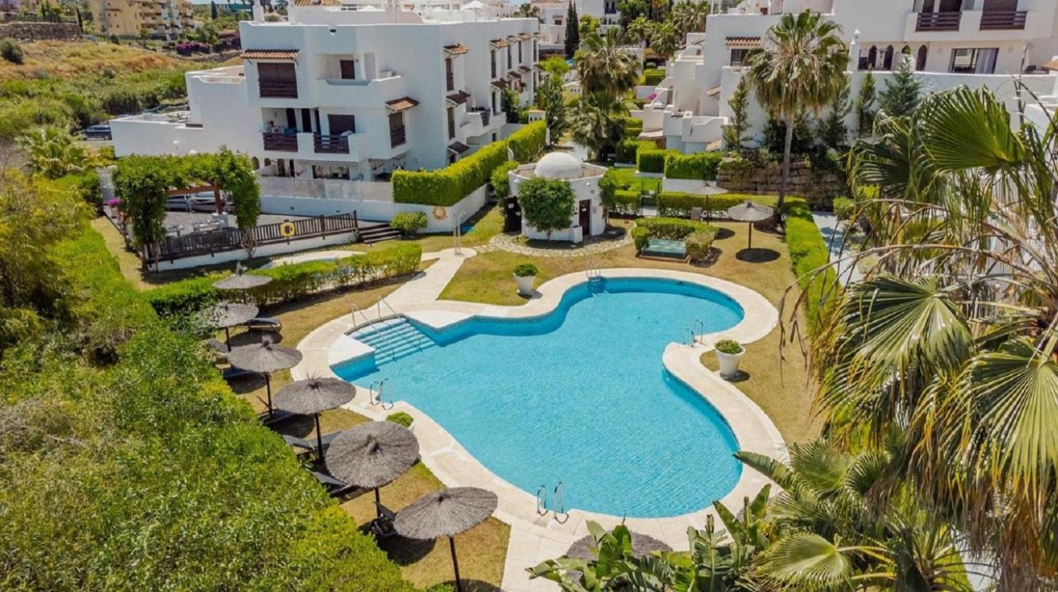 36 Apartment with large garden, pool and padel court in Golf Hills Estepona view 5