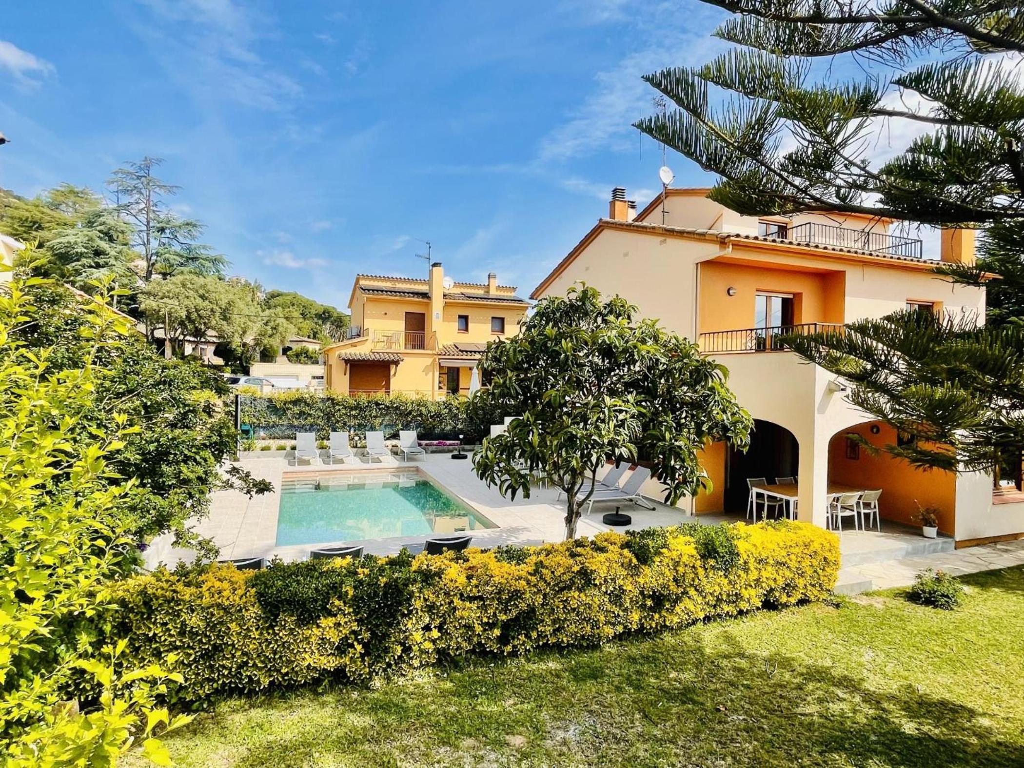 Casa Hermanos by Costabravaway