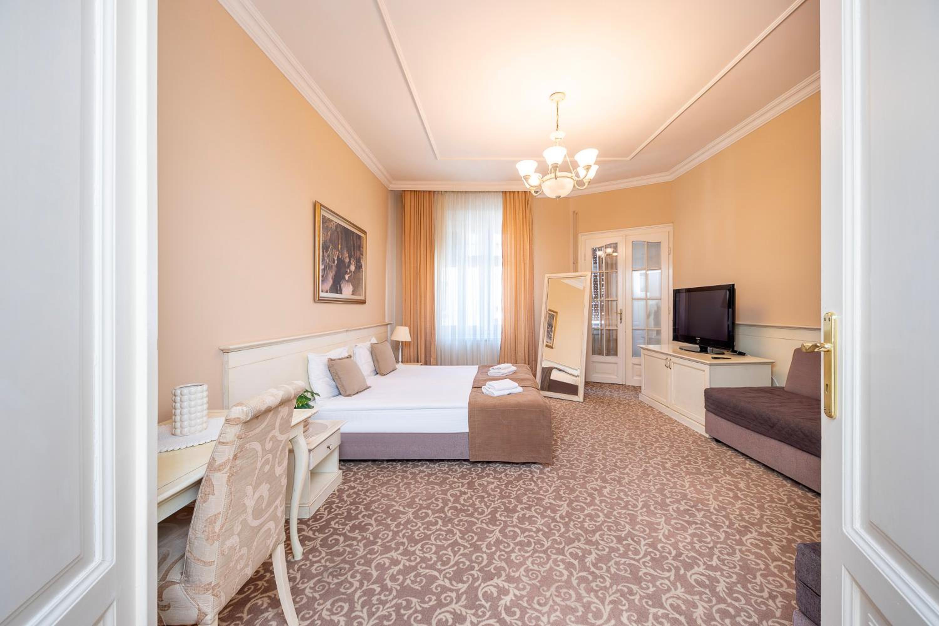 Top Central Rooms view 5