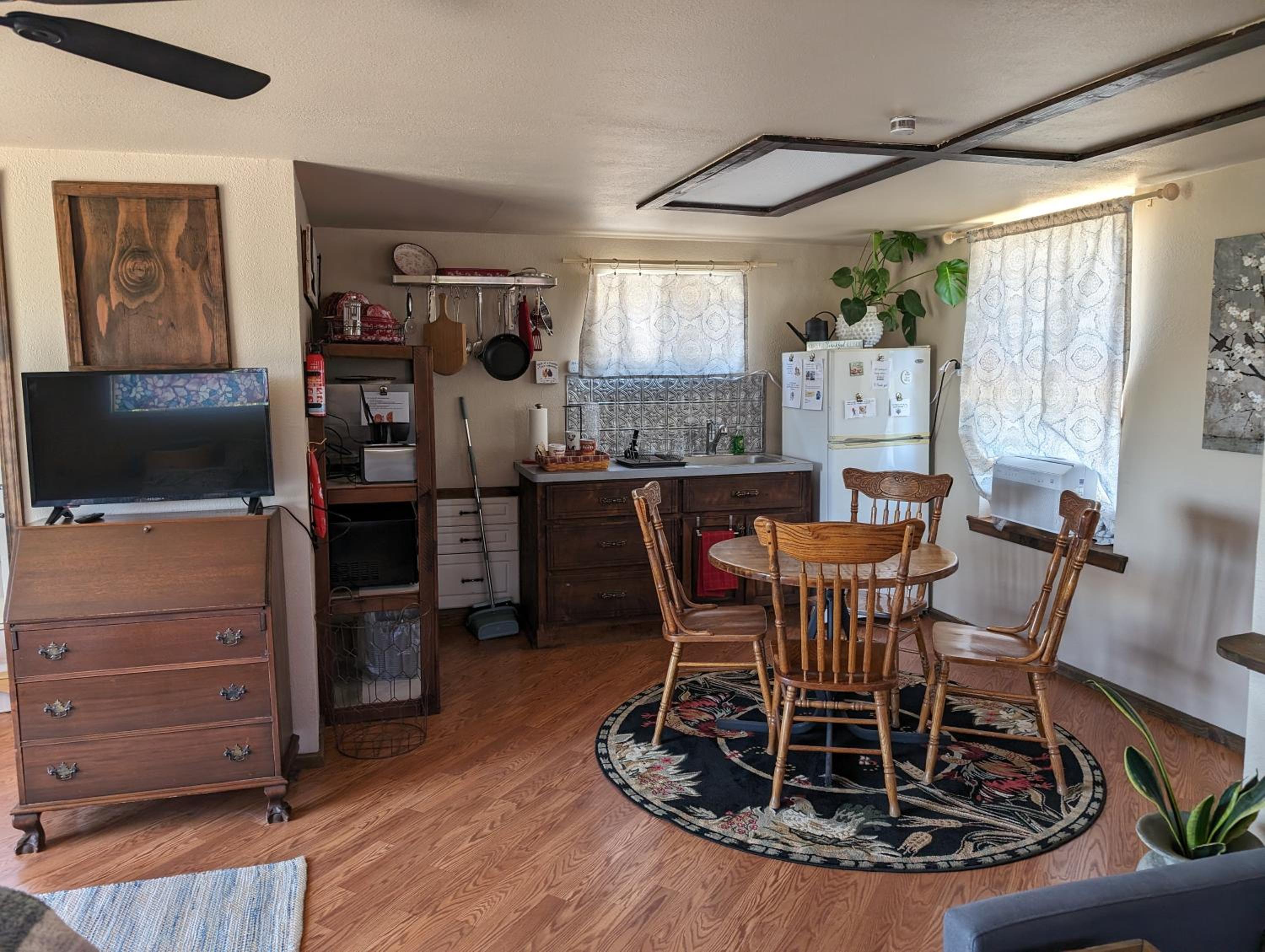Rustic Rooms Barn Loft (Upstairs Studio Apartment) Near Kings Canyon & Sequoia National Parks view 4
