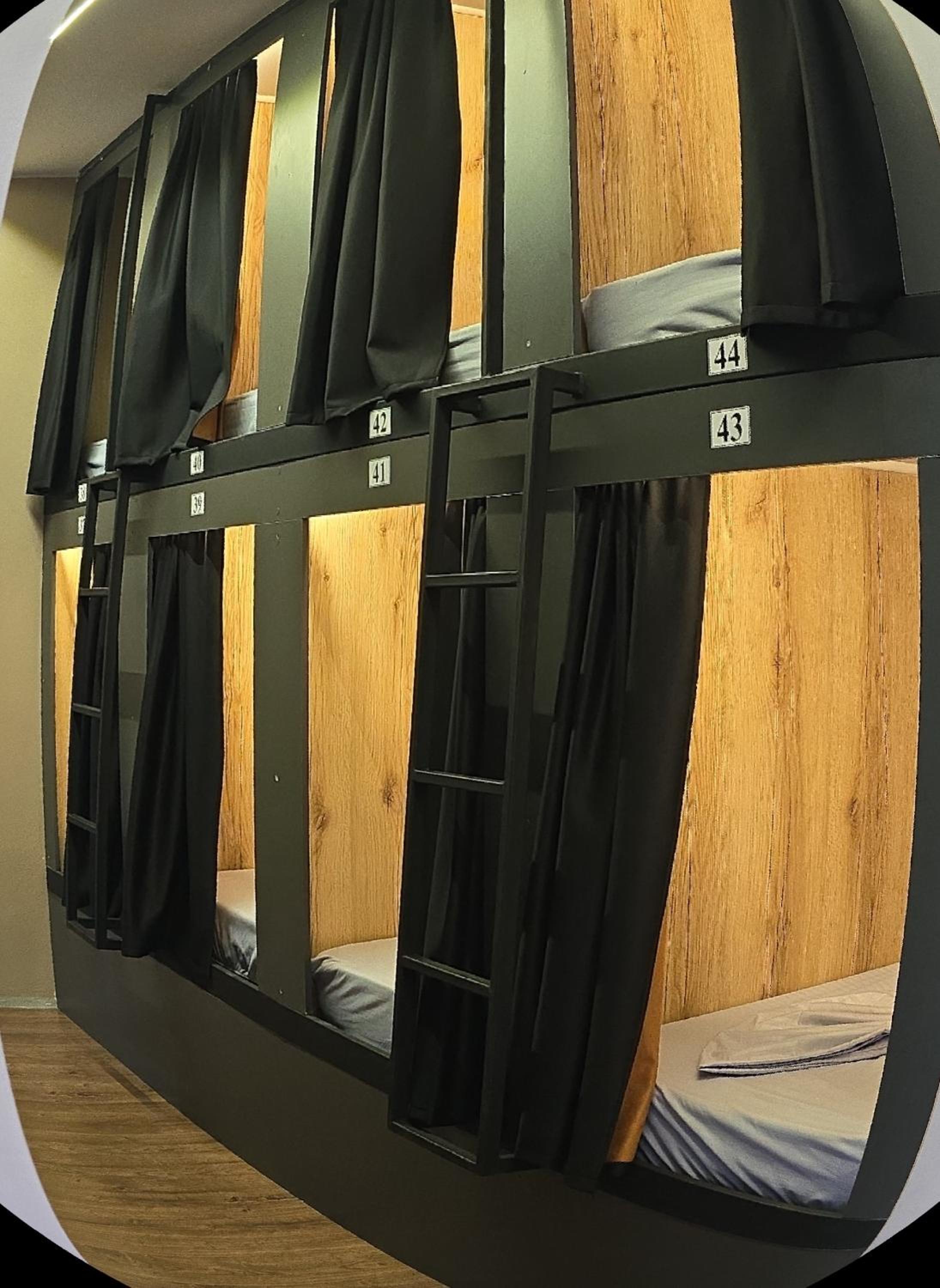 Hostel 90pods & C O working