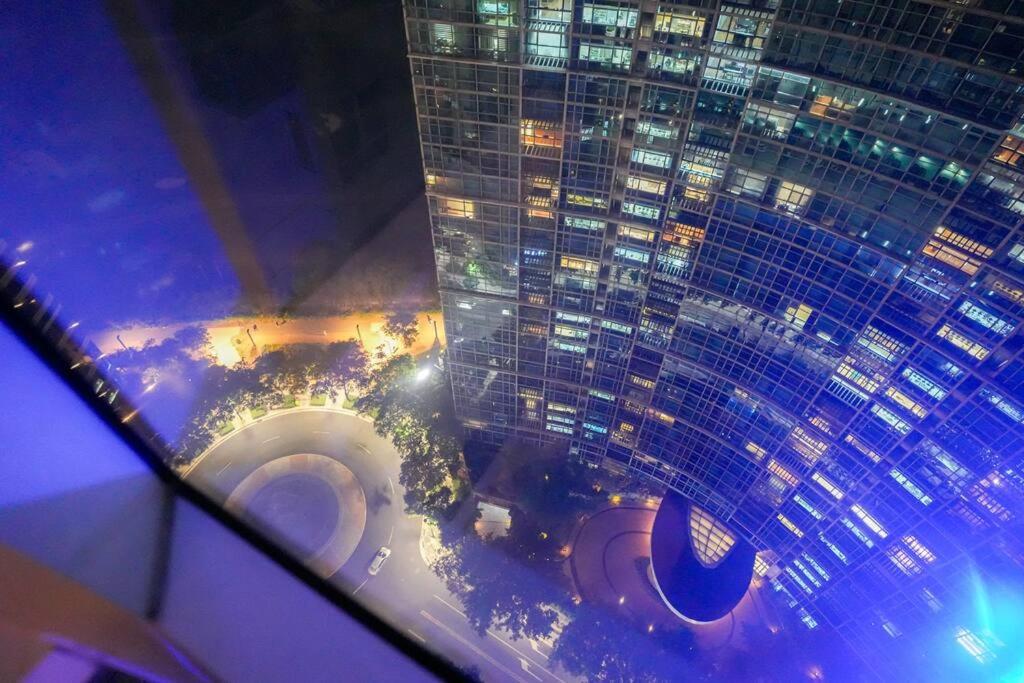 A2J Luxury BGC 2BR Loft Near High Street Taguig