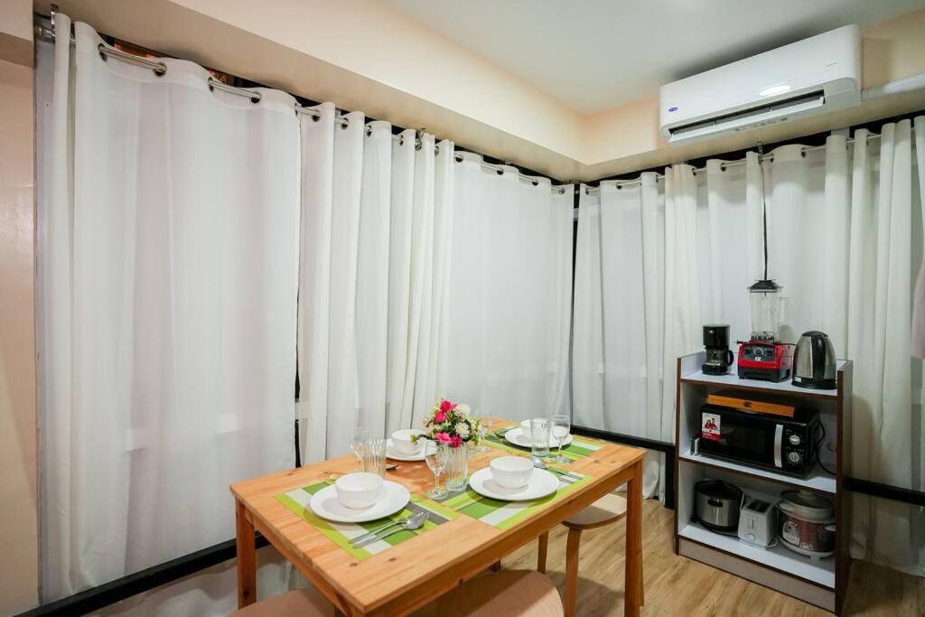 A2J Luxury BGC 2BR Loft Near High Street Taguig
