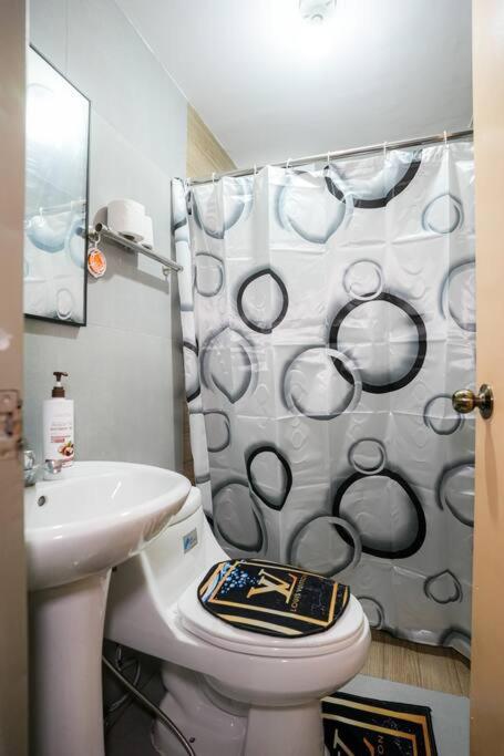 A2J Luxury BGC 2BR Loft Near High Street Taguig