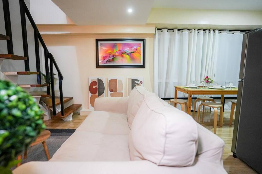 A2J Luxury BGC 2BR Loft Near High Street Taguig