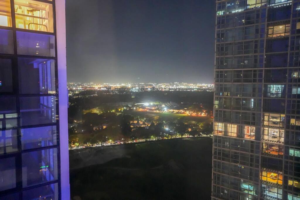 A2J Luxury BGC 2BR Loft Near High Street Taguig