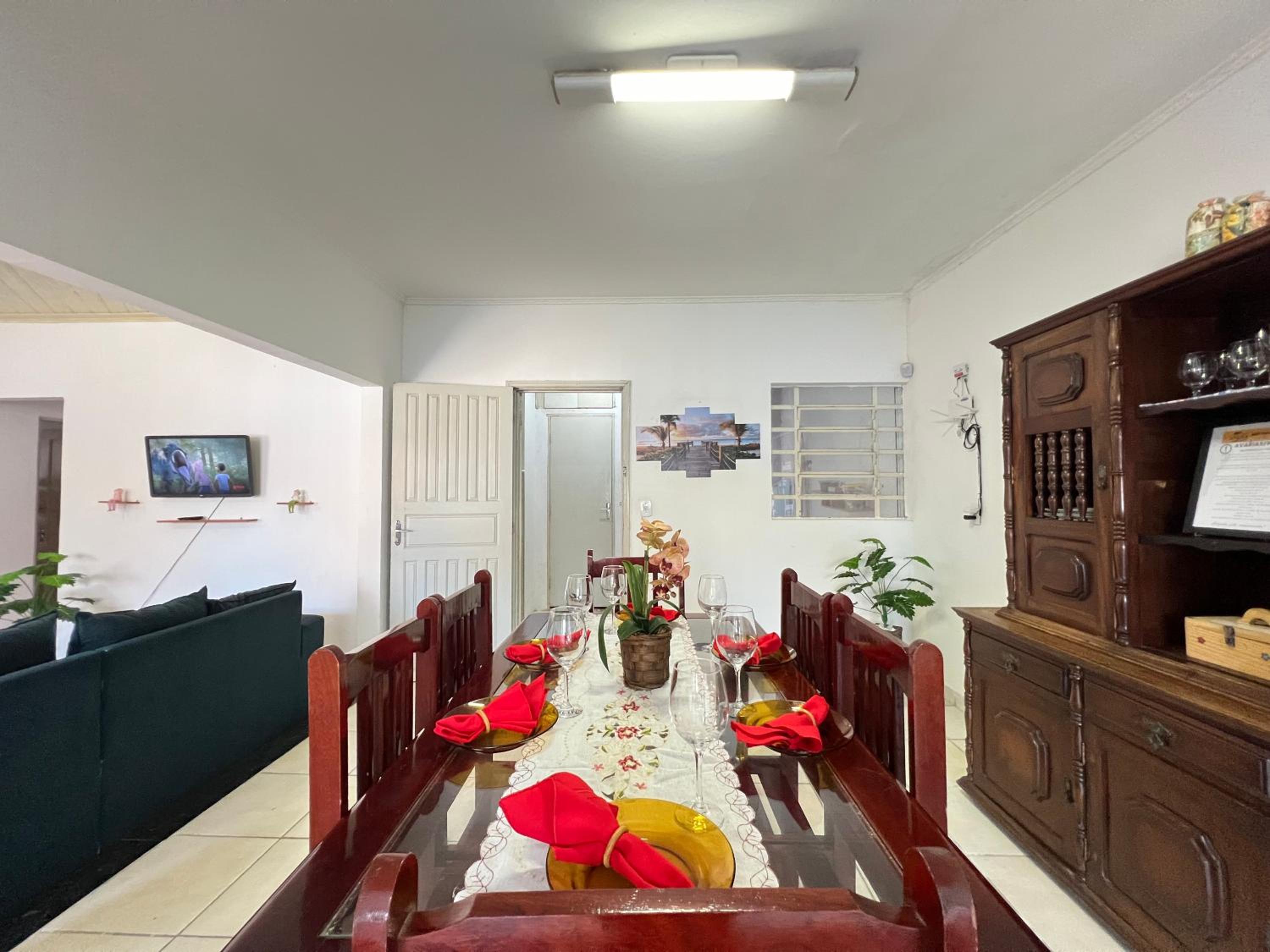 Casa terrea perfeita para familias 100 m da praia do Arpoador, com piscina, churrasqueira, ar condicionado e 4 quartos
