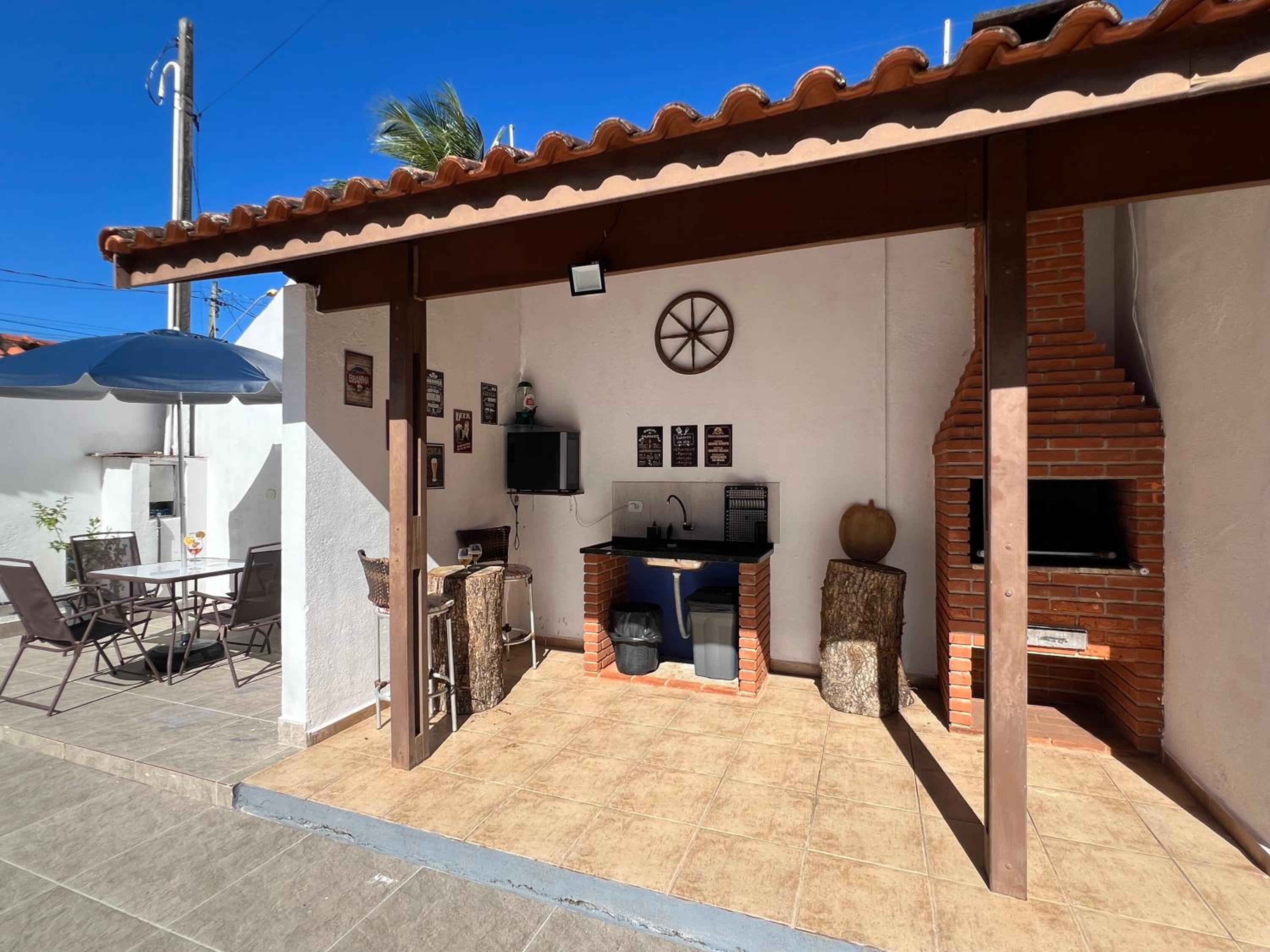Casa terrea perfeita para familias 100 m da praia do Arpoador, com piscina, churrasqueira, ar condicionado e 4 quartos