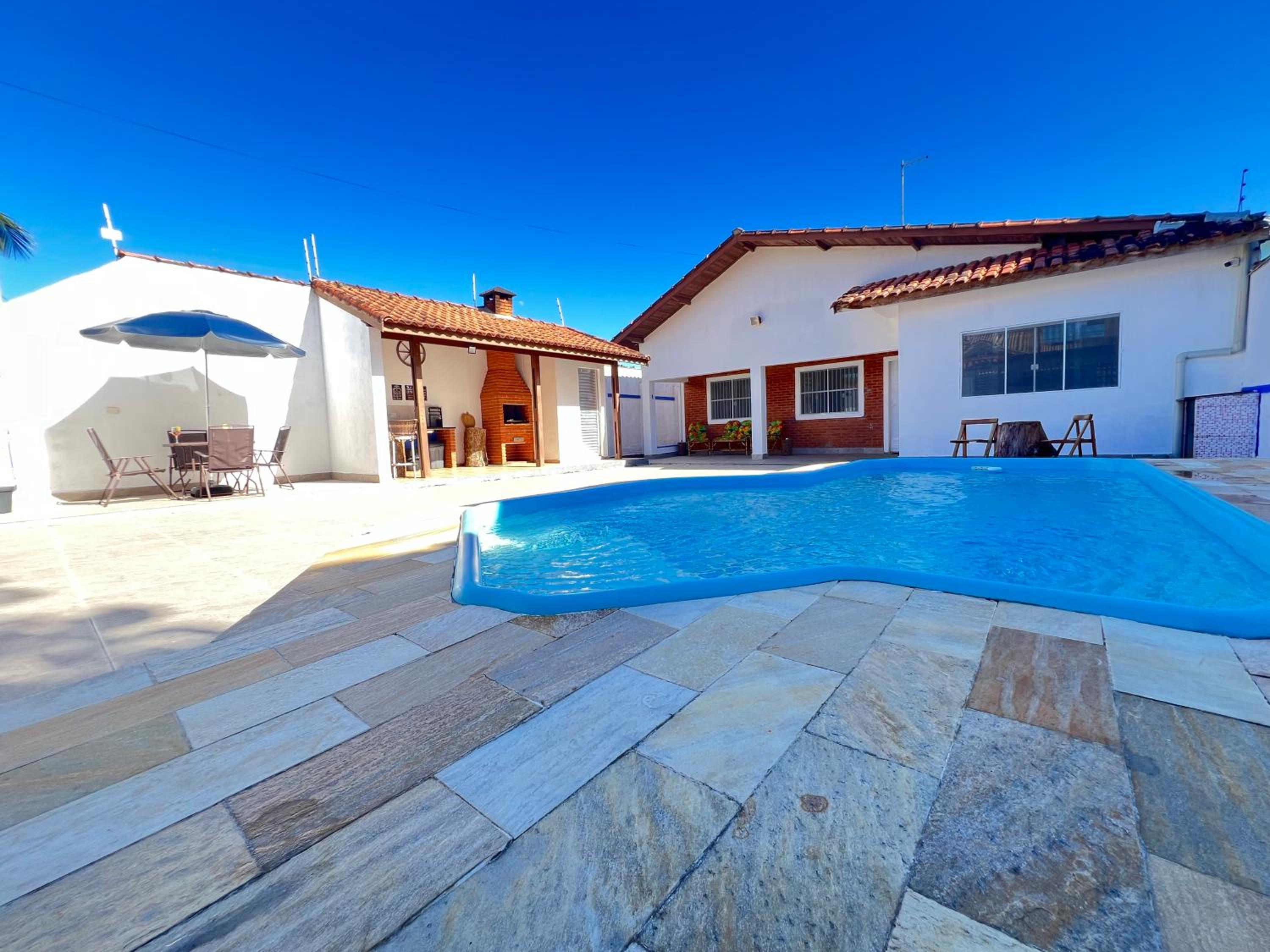 Casa terrea perfeita para familias 100 m da praia do Arpoador, com piscina, churrasqueira, ar condicionado e 4 quartos
