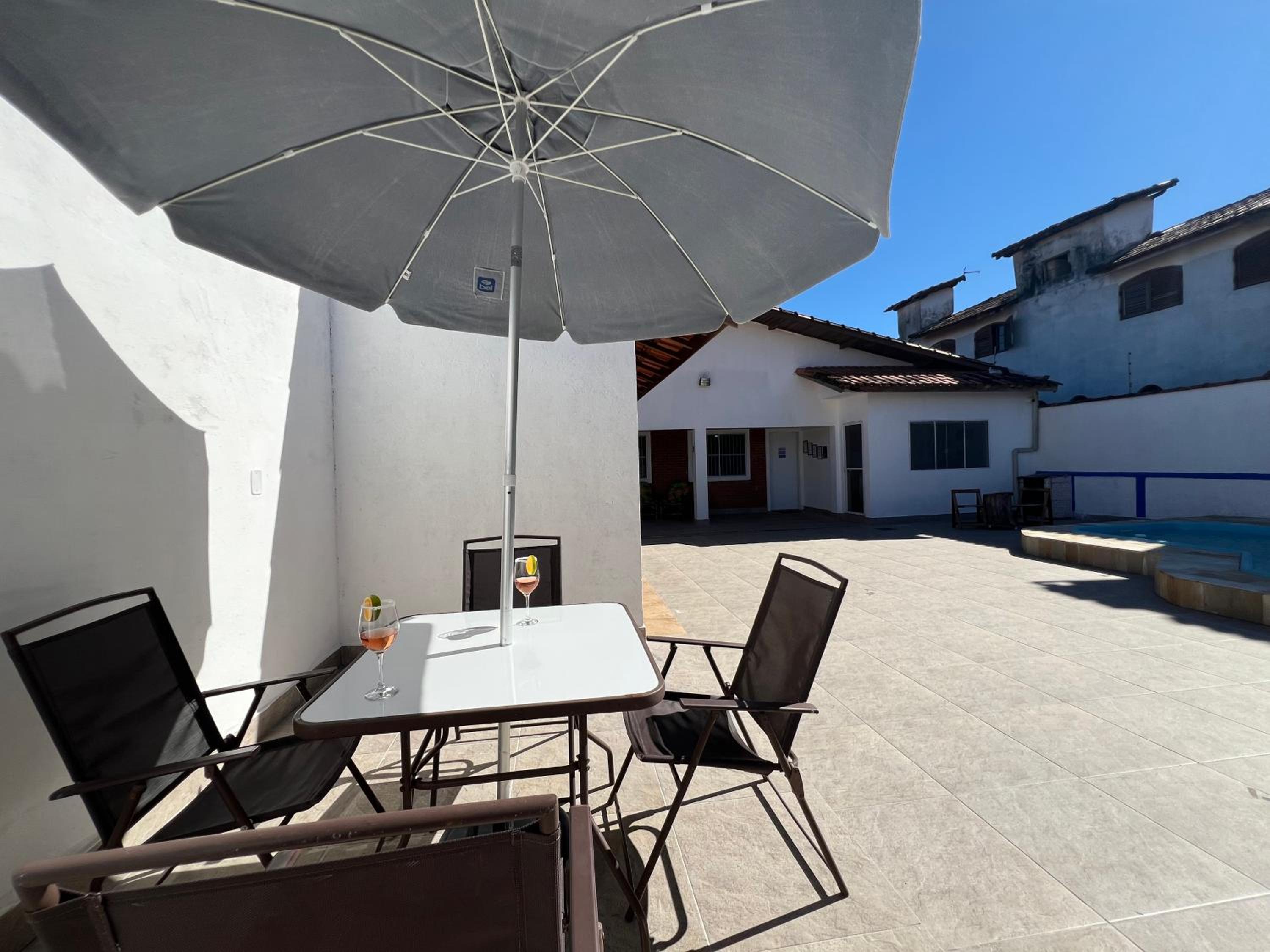 Casa terrea perfeita para familias 100 m da praia do Arpoador, com piscina, churrasqueira, ar condicionado e 4 quartos