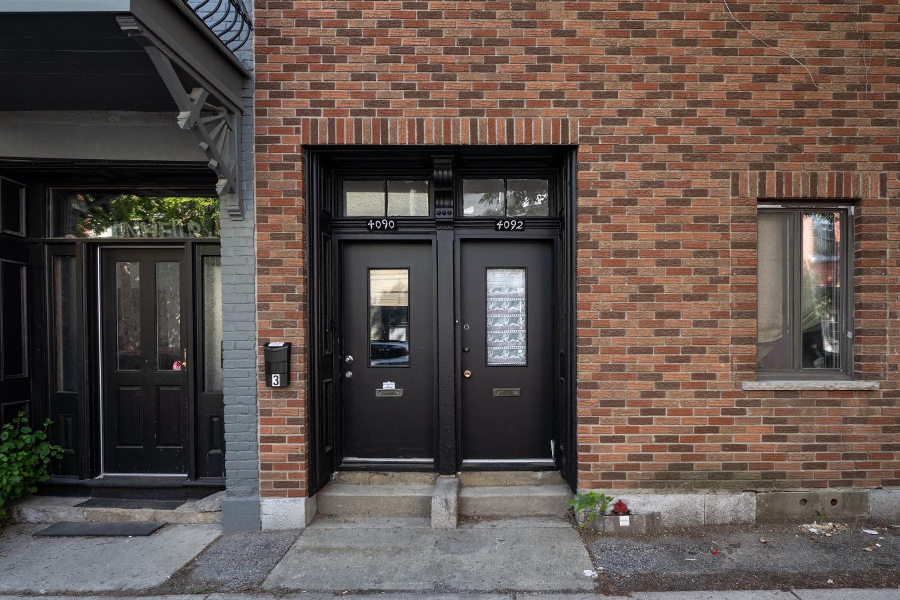 Rue Drolet 2-Bedroom Apartment