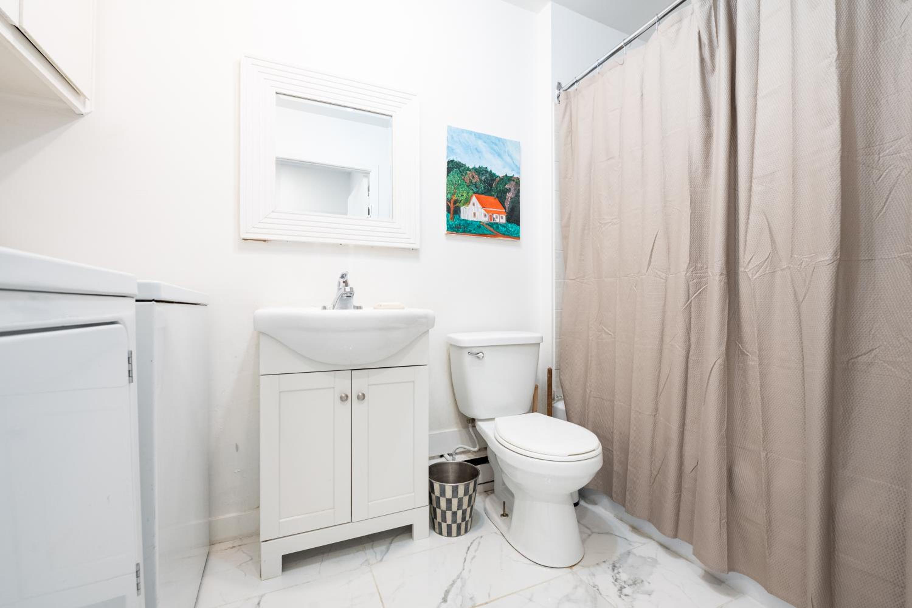 Rue Drolet 2-Bedroom Apartment