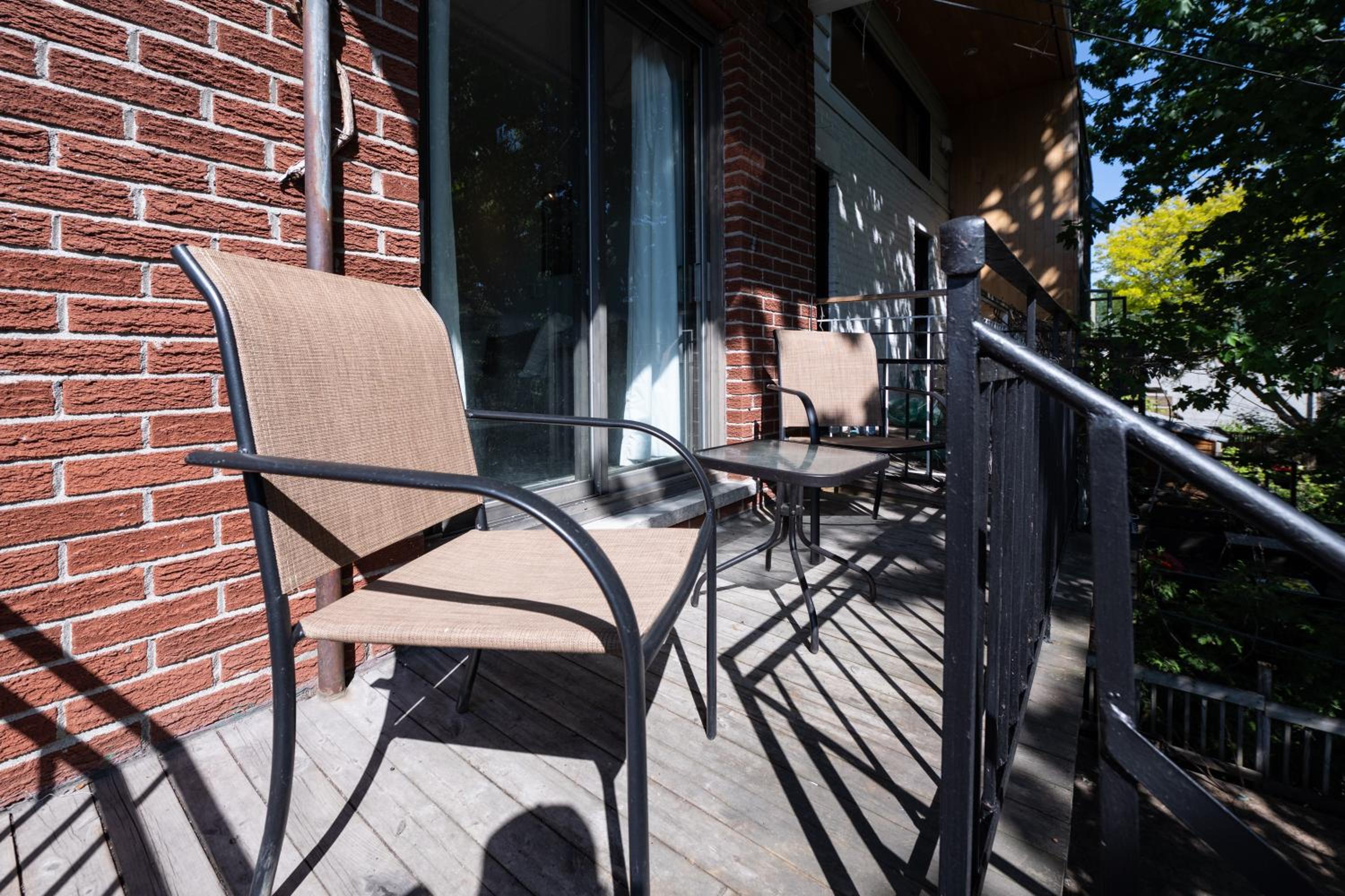 Rue Drolet 2-Bedroom Apartment