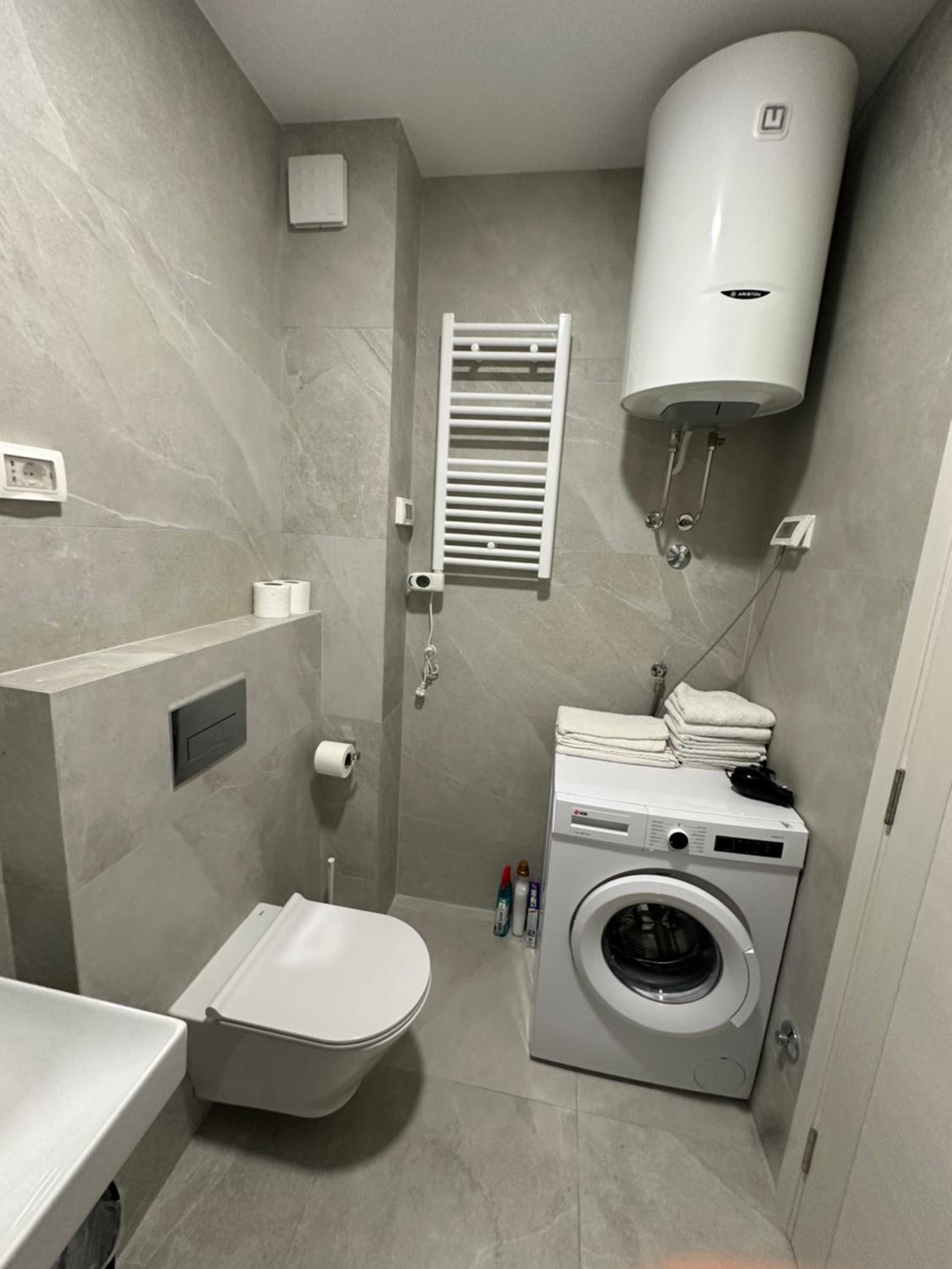 Cozy 1bd apartment Central point-GARAGE available 5e per day