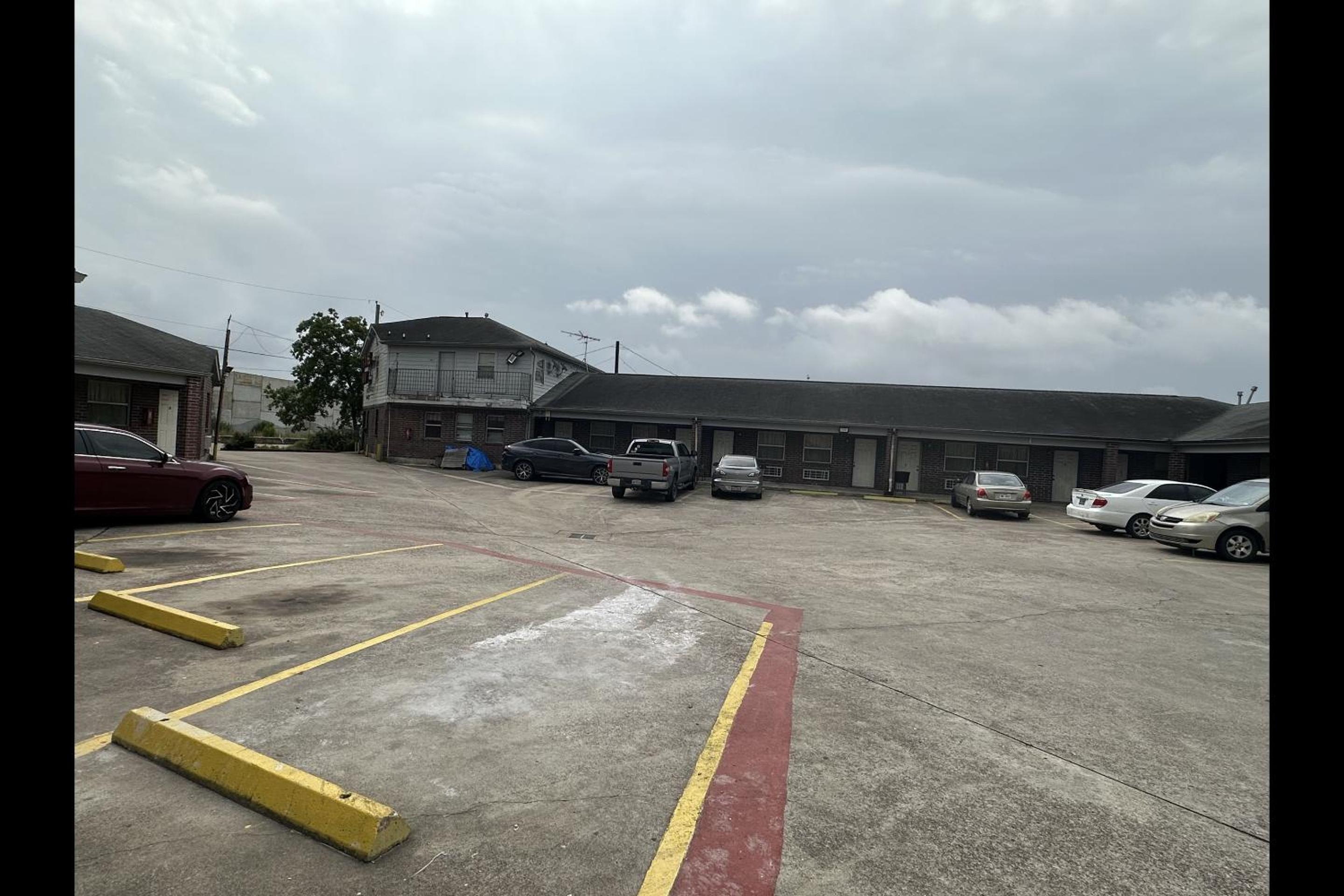 Travel Inn By OYO La Marque Texas City I-45 view 5