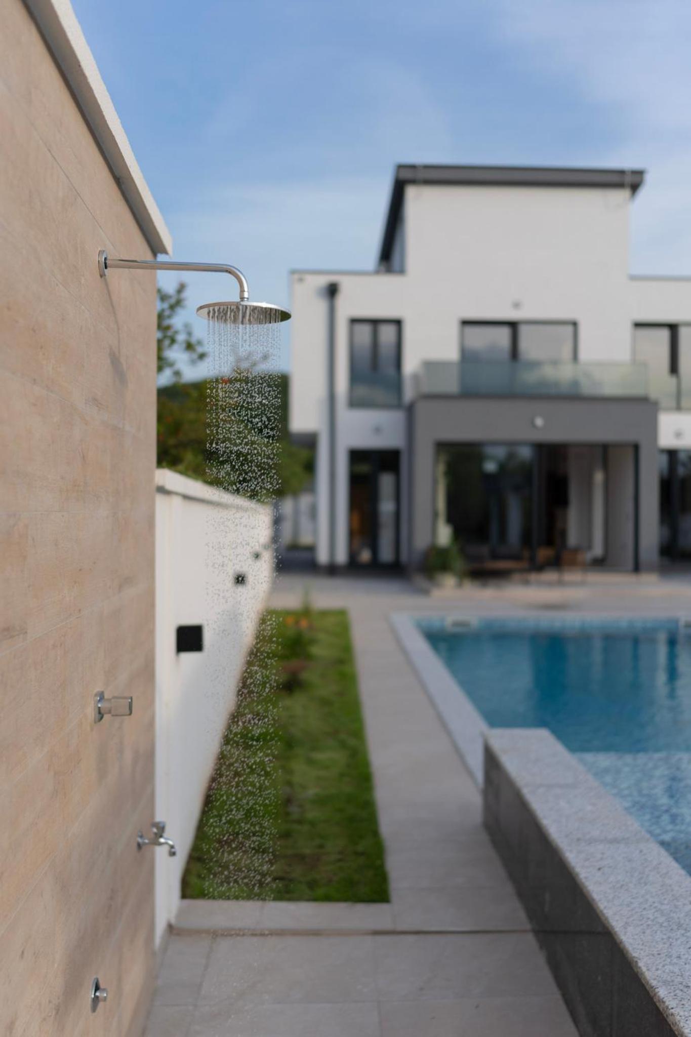 Villa H