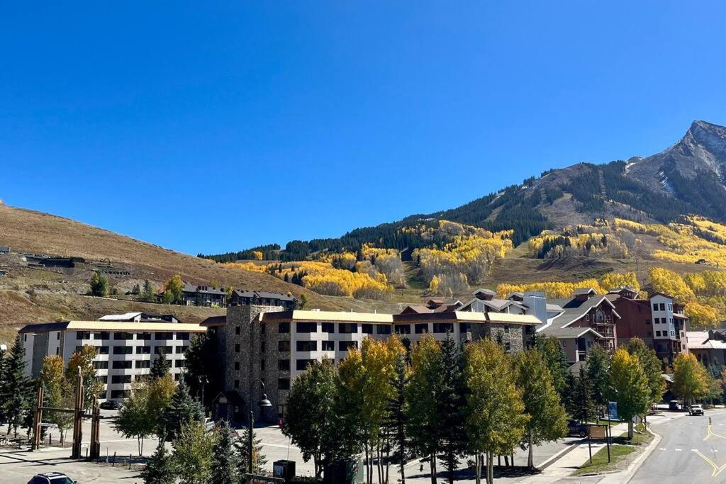 Hotel MT CB Base Area with King Bed, Outdoor Hot Tub & Pool