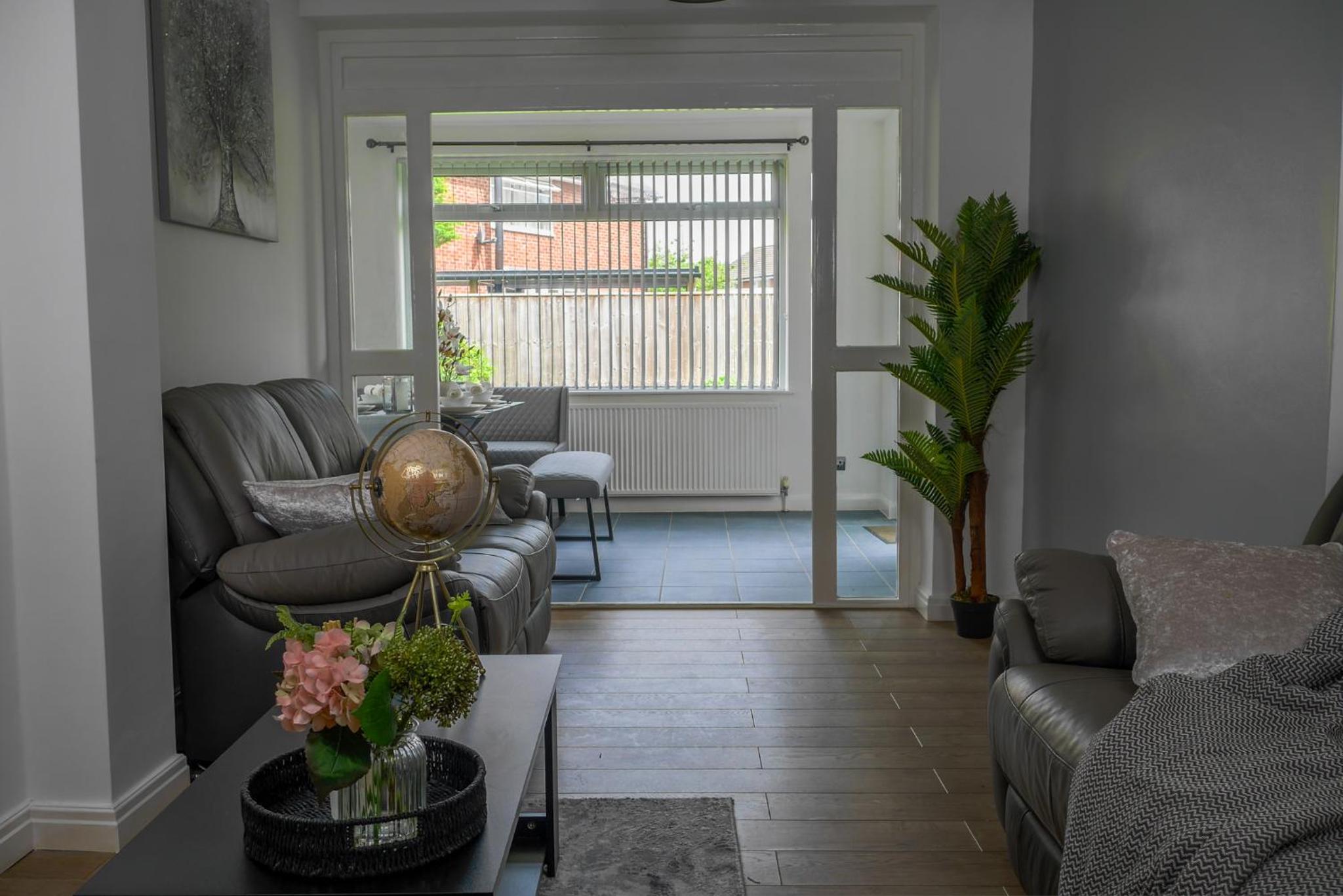 Modern 4 Bedroom Detatched House