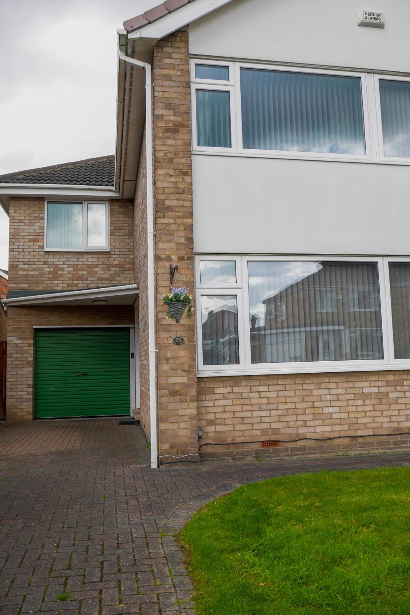 Modern 4 Bedroom Detatched House