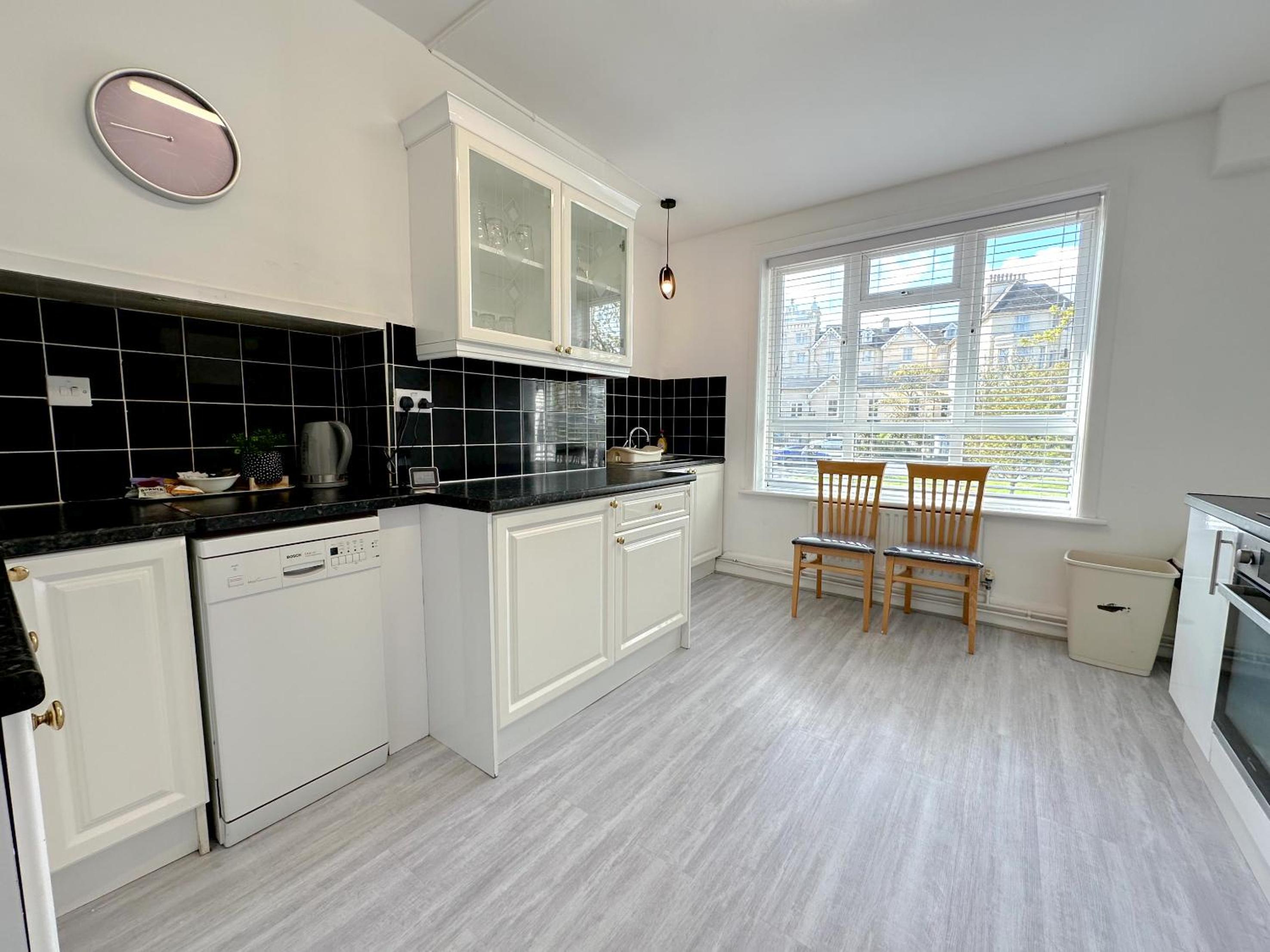 Bournemouth 3 Bedroom - Parking view 4