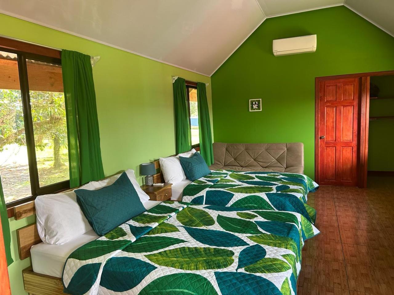 Cabinas Tortuguero Sports Fishing