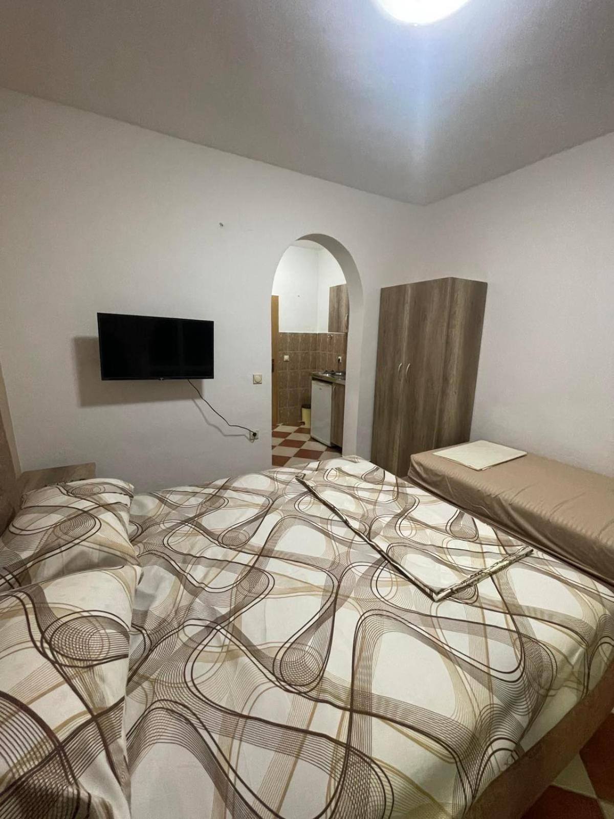 Kodra Apartments