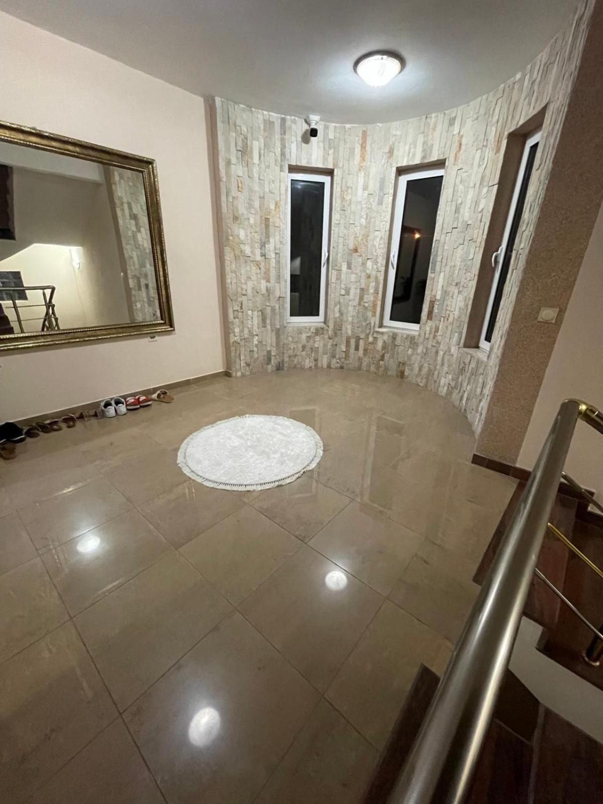 Kodra Apartments