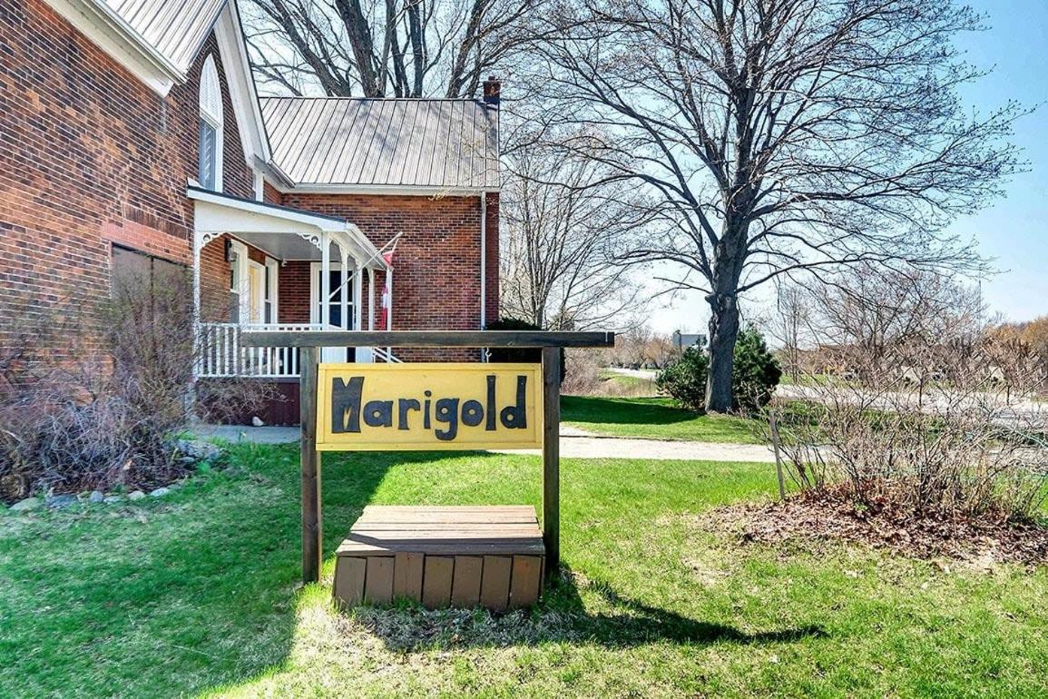 The Marigold PEC Family Farmhouse country escape