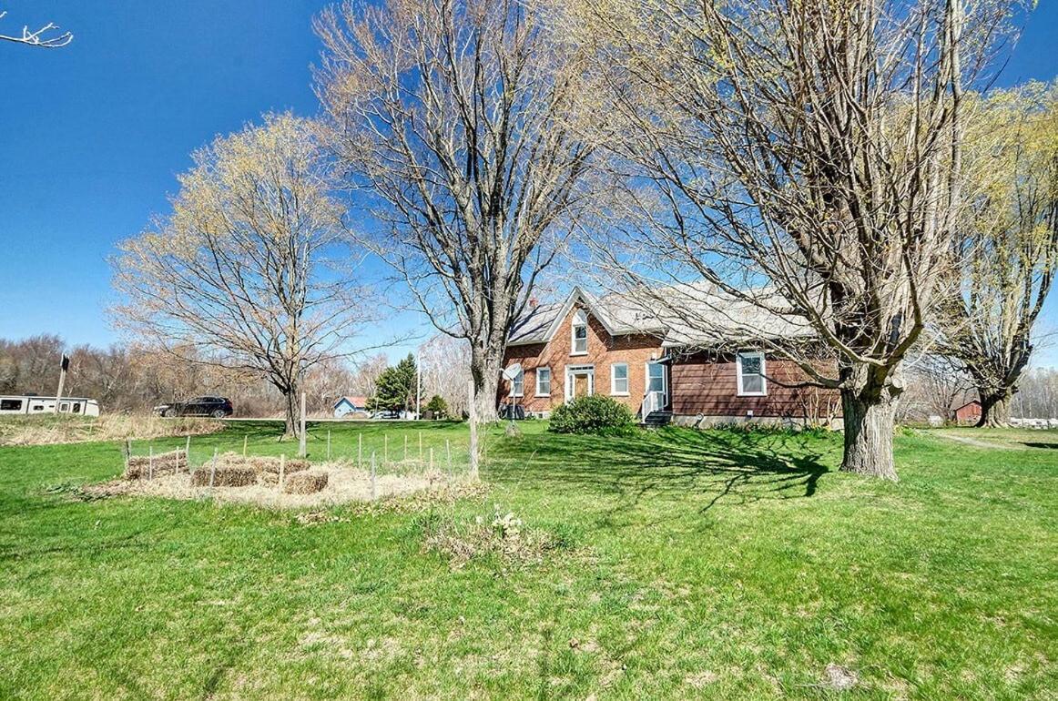 The Marigold PEC Family Farmhouse country escape