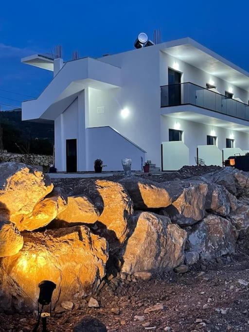 Ambelas Getaways