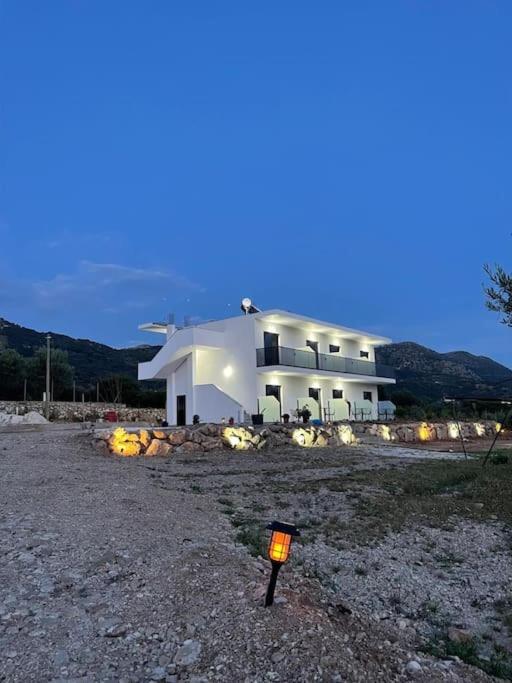 Ambelas Getaways