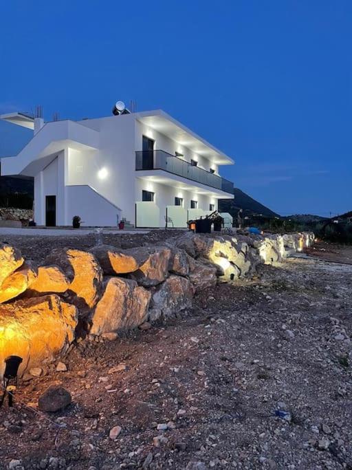 Ambelas Getaways