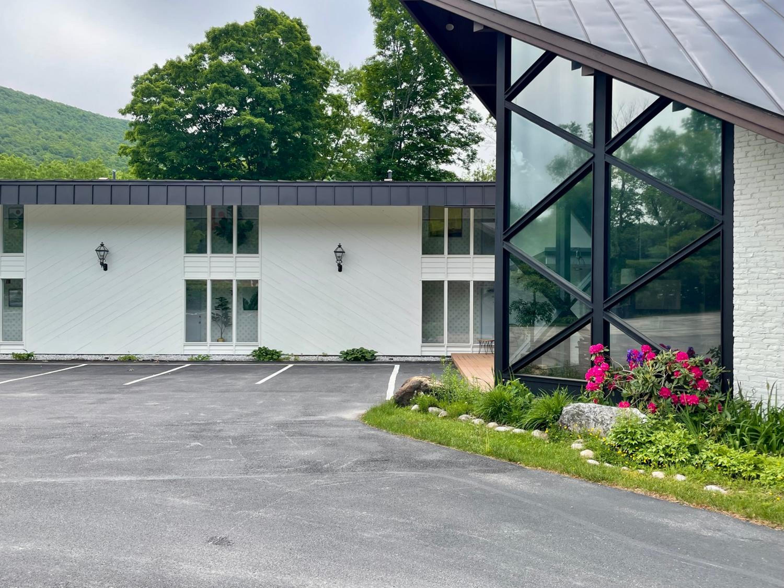 Toll Road Inn
