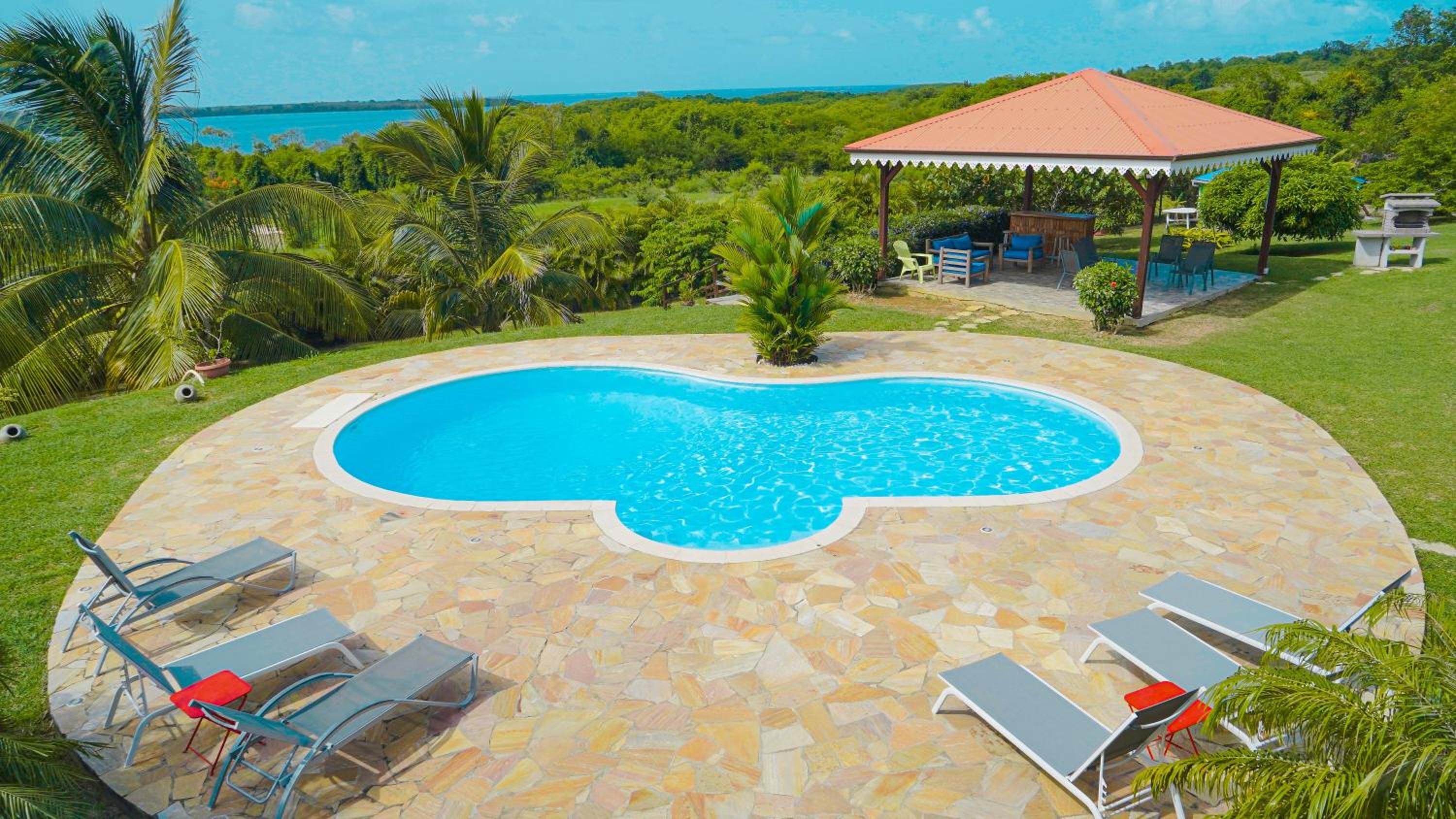 VILLA de standing POM KANEL, vue mer, piscine