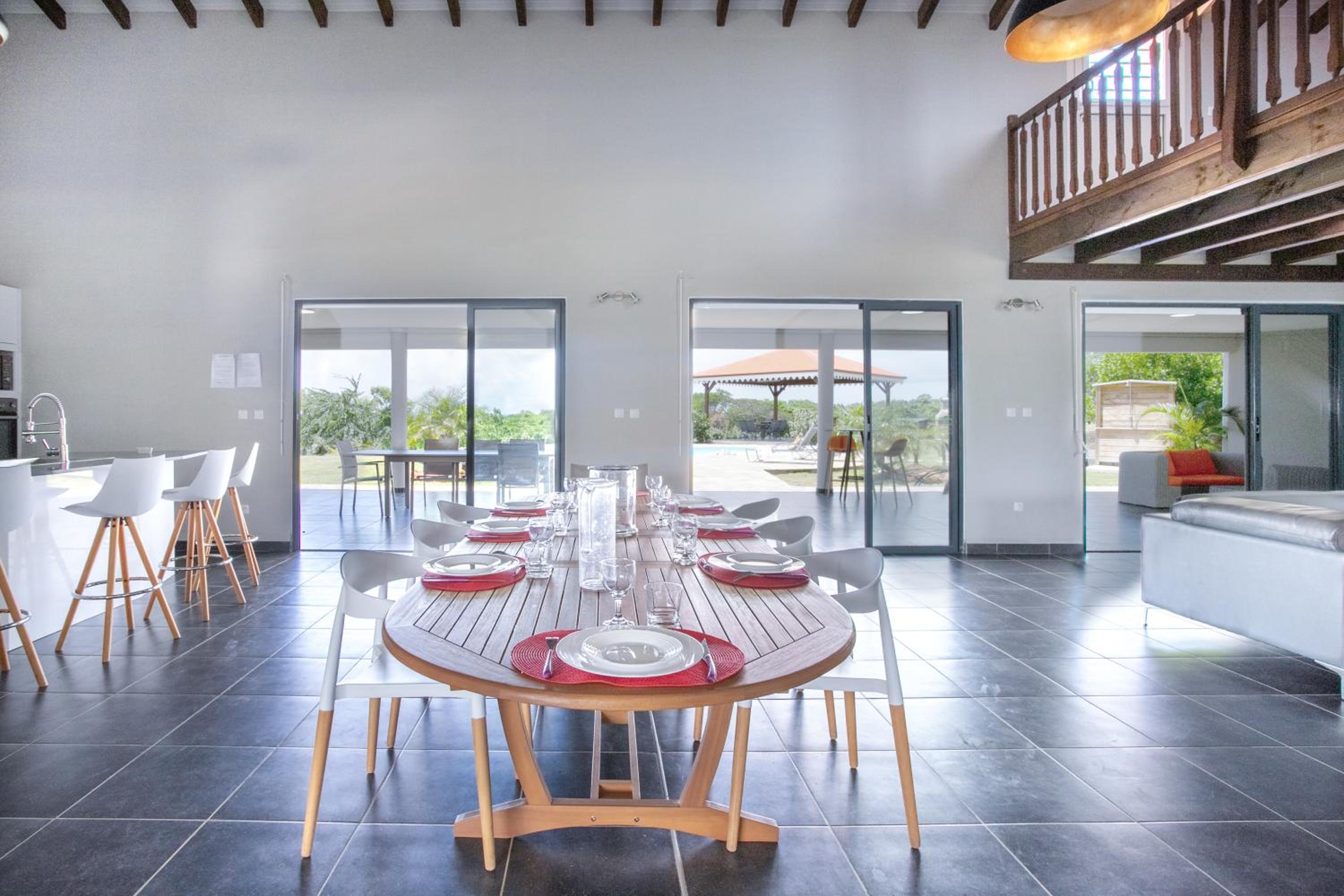 VILLA de standing POM KANEL, vue mer, piscine