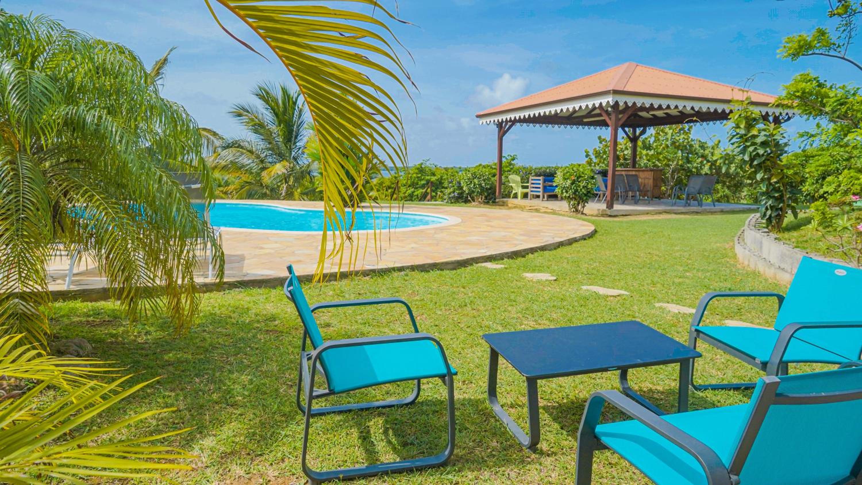 VILLA de standing POM KANEL, vue mer, piscine