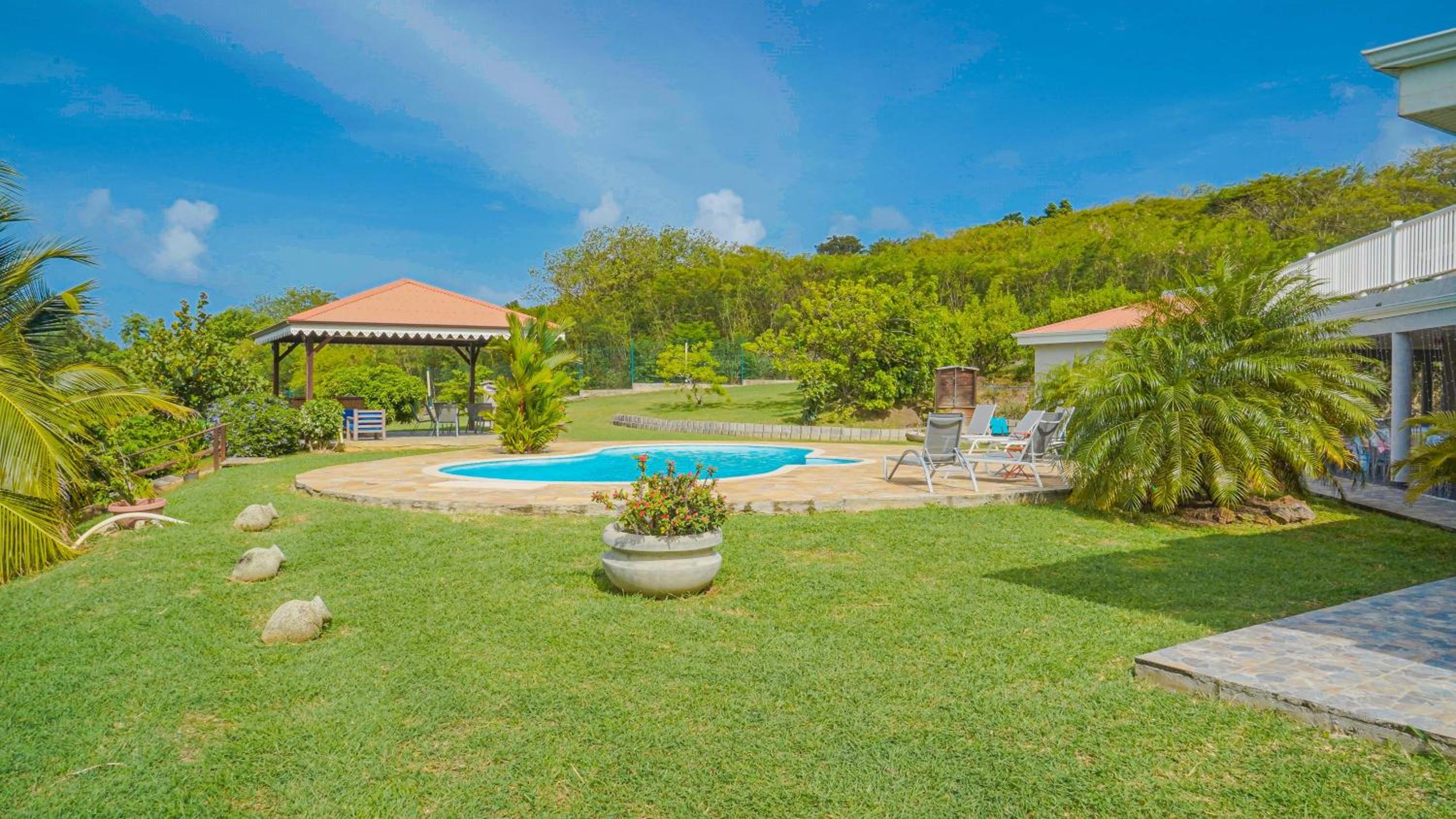 VILLA de standing POM KANEL, vue mer, piscine