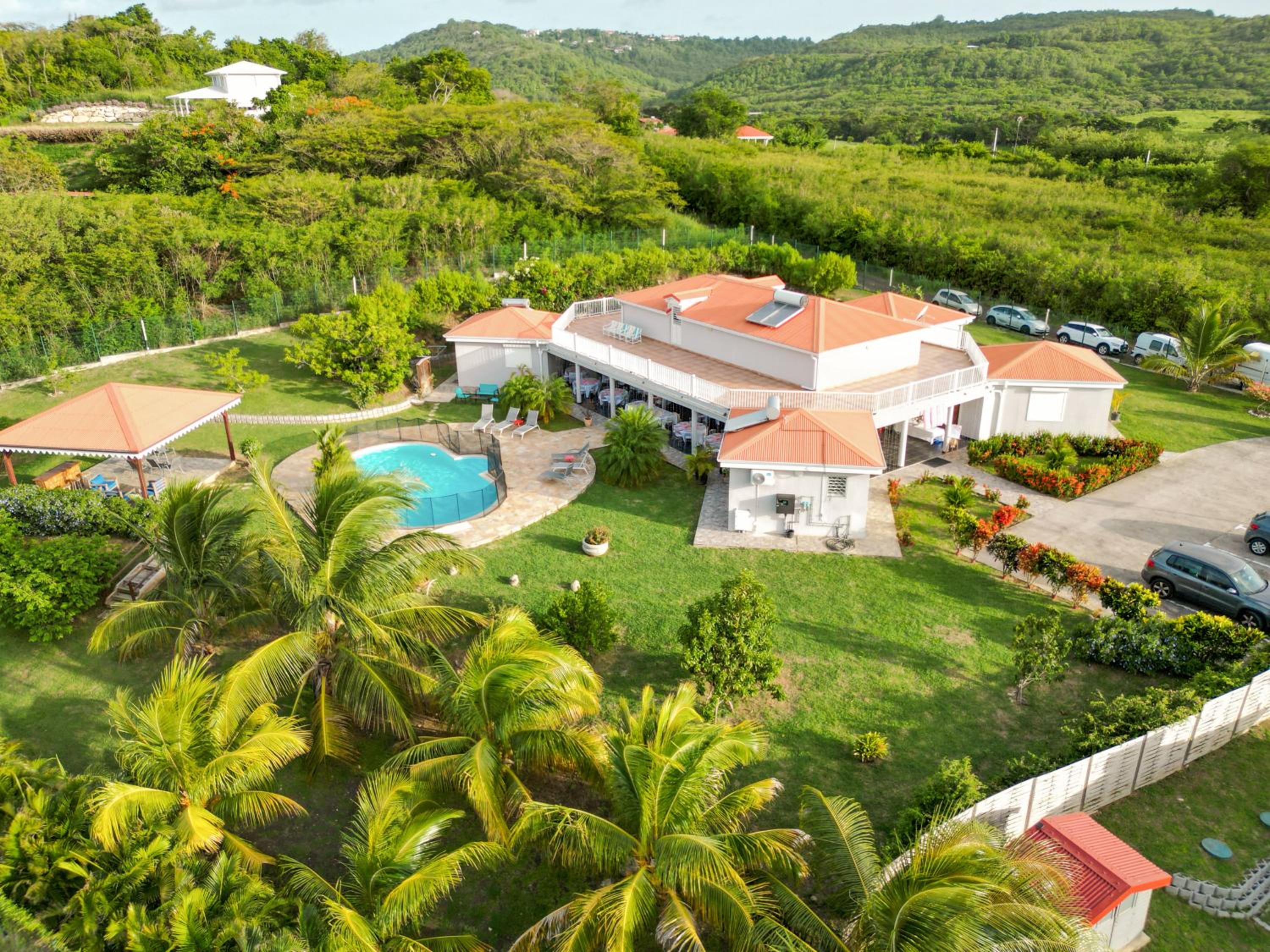 VILLA de standing POM KANEL, vue mer, piscine