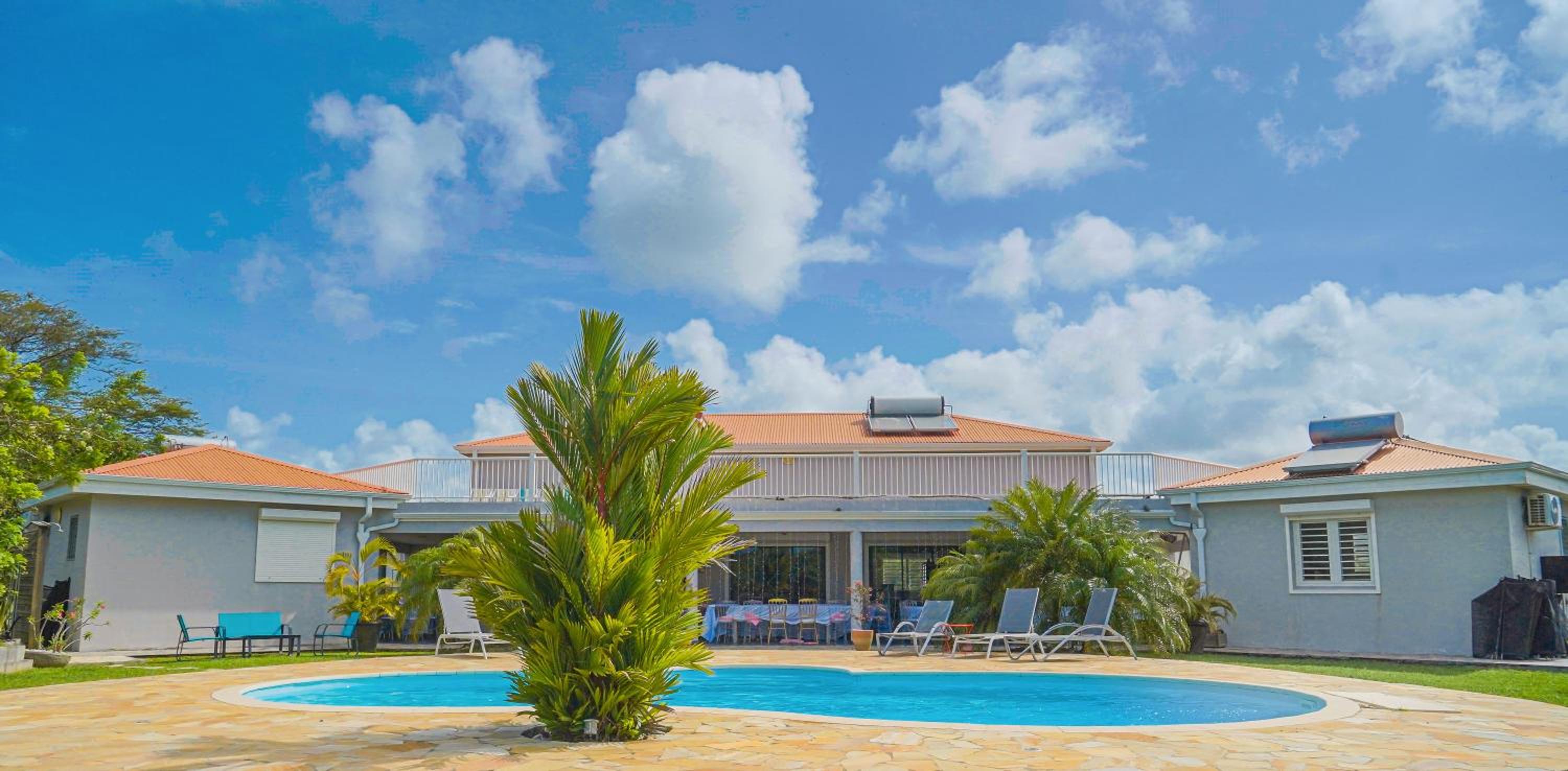 VILLA de standing POM KANEL, vue mer, piscine